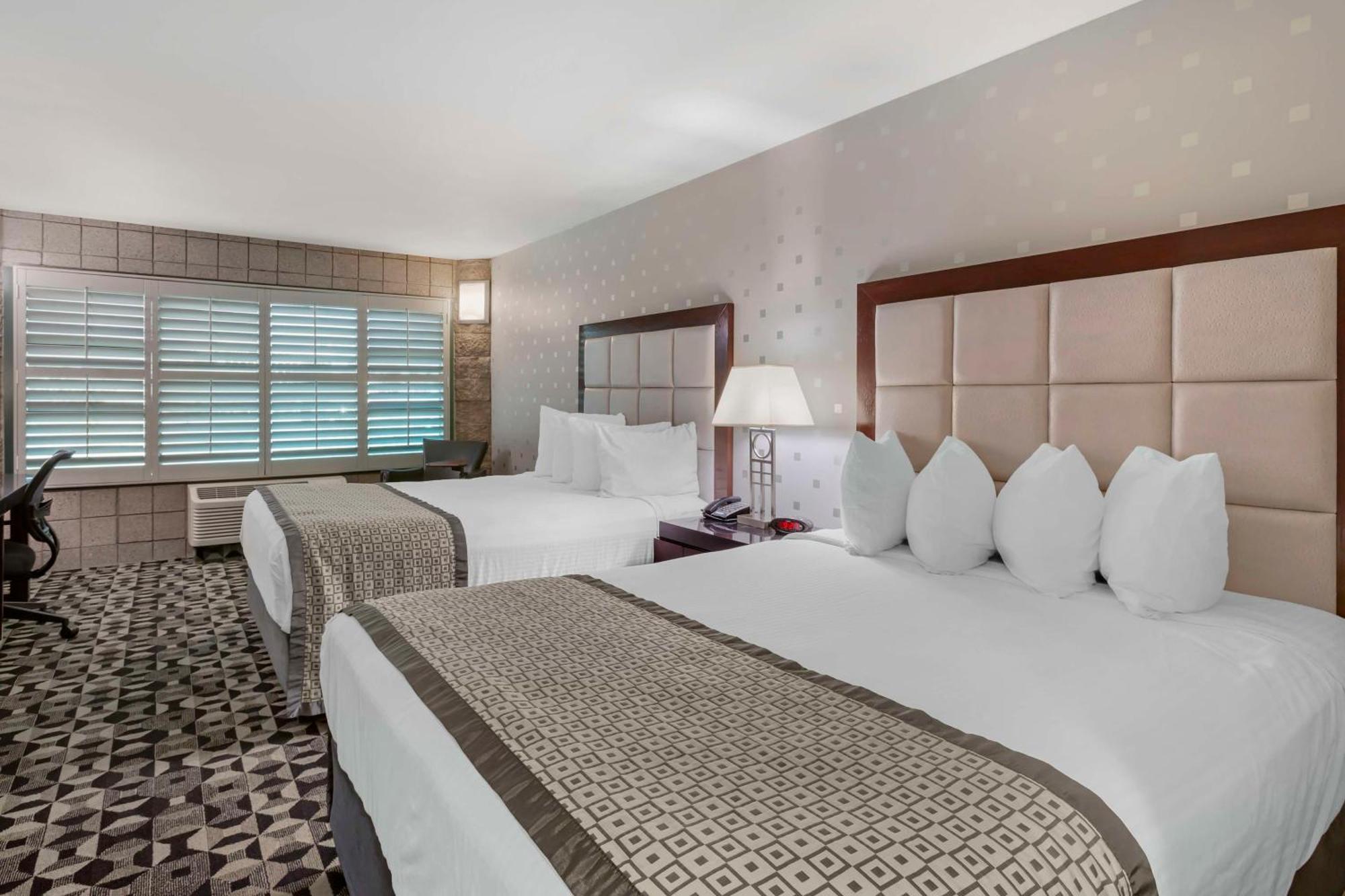 Queen Room Two Queen Beds Non-Smoking