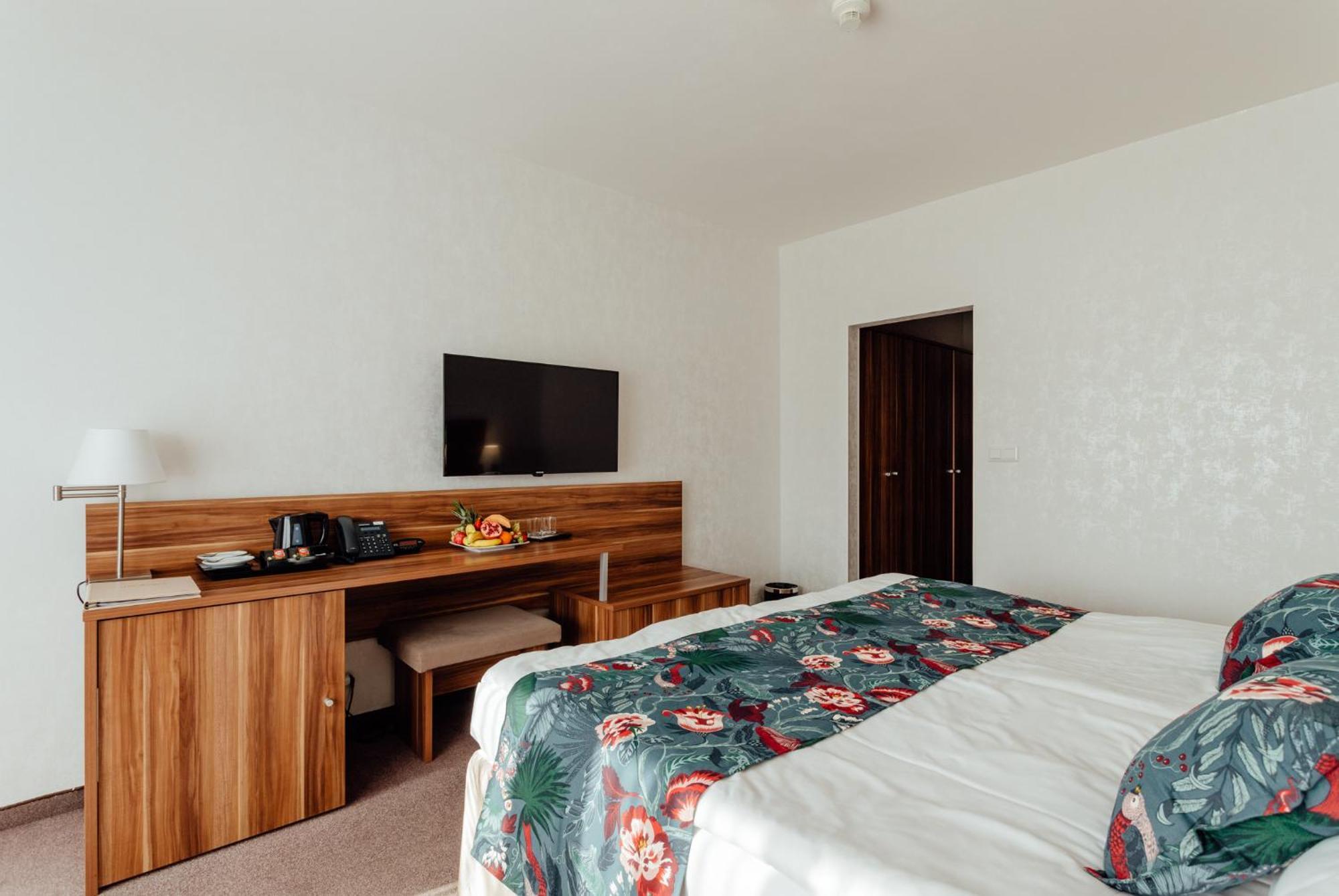 Doppel-/Zweibettzimmer mit Zustellbett