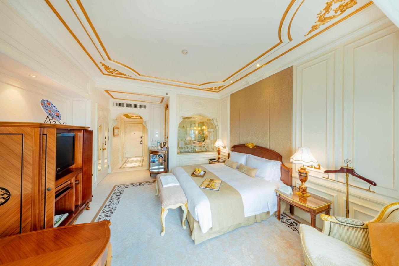 Noble Grand Deluxe Zimmer mit Kingsize-Bett