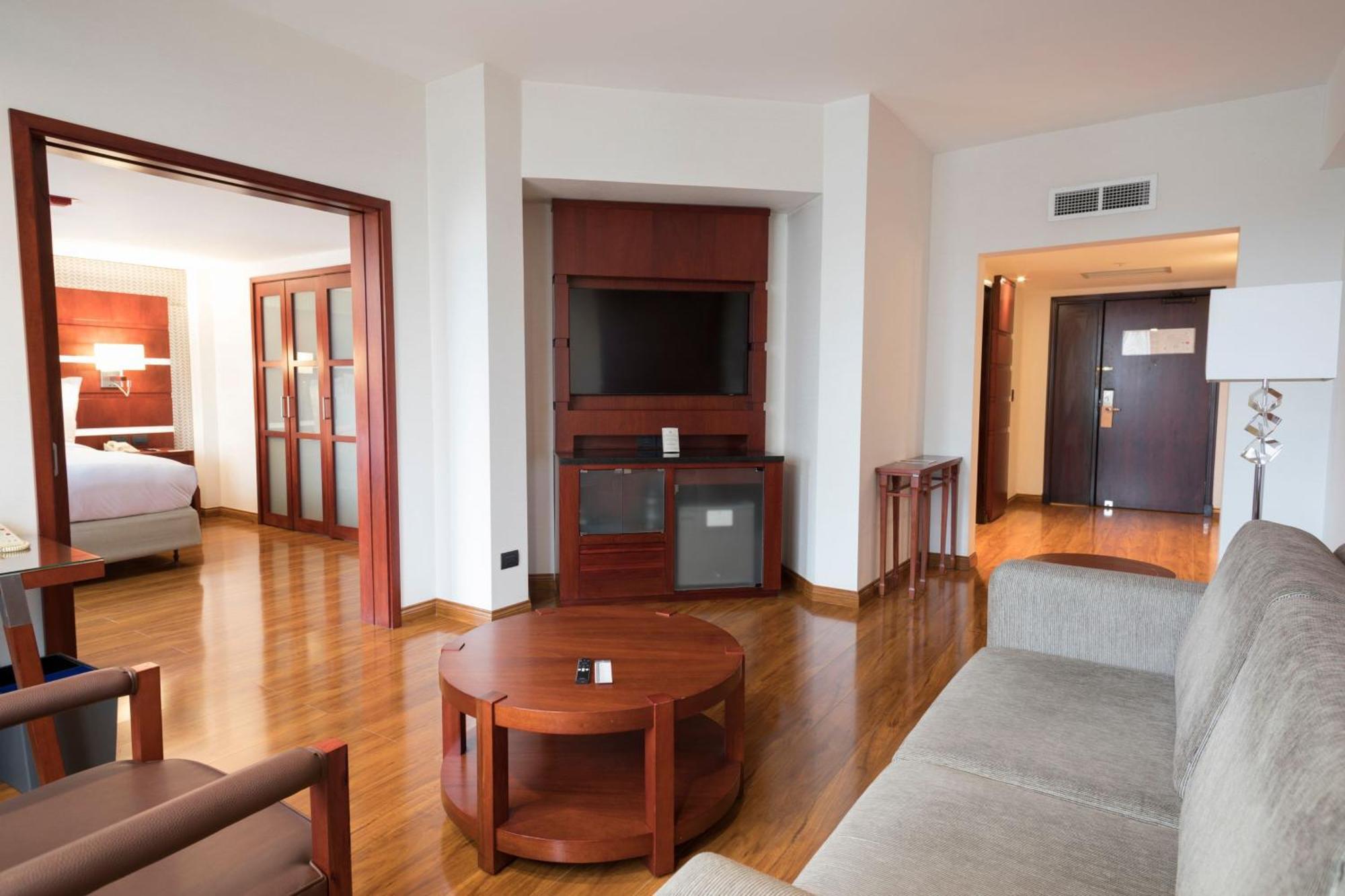 Executive Suite mit einem Schlafzimmer und Kingsize-Bett