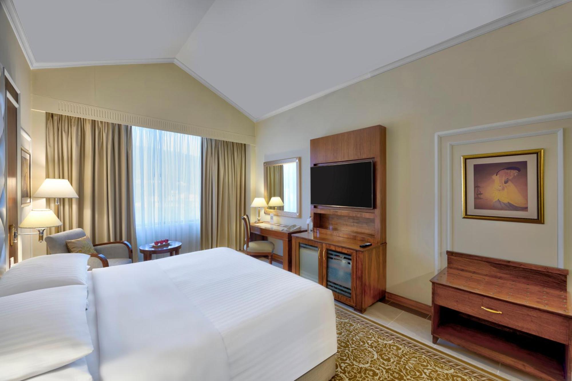 Executive Zimmer mit Kingsize-Bett mit Zugang zur Executive Lounge