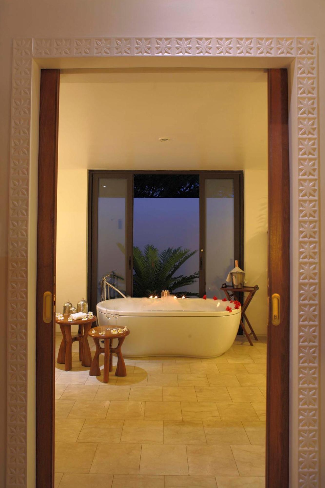 Prestige Poolvilla am Meer