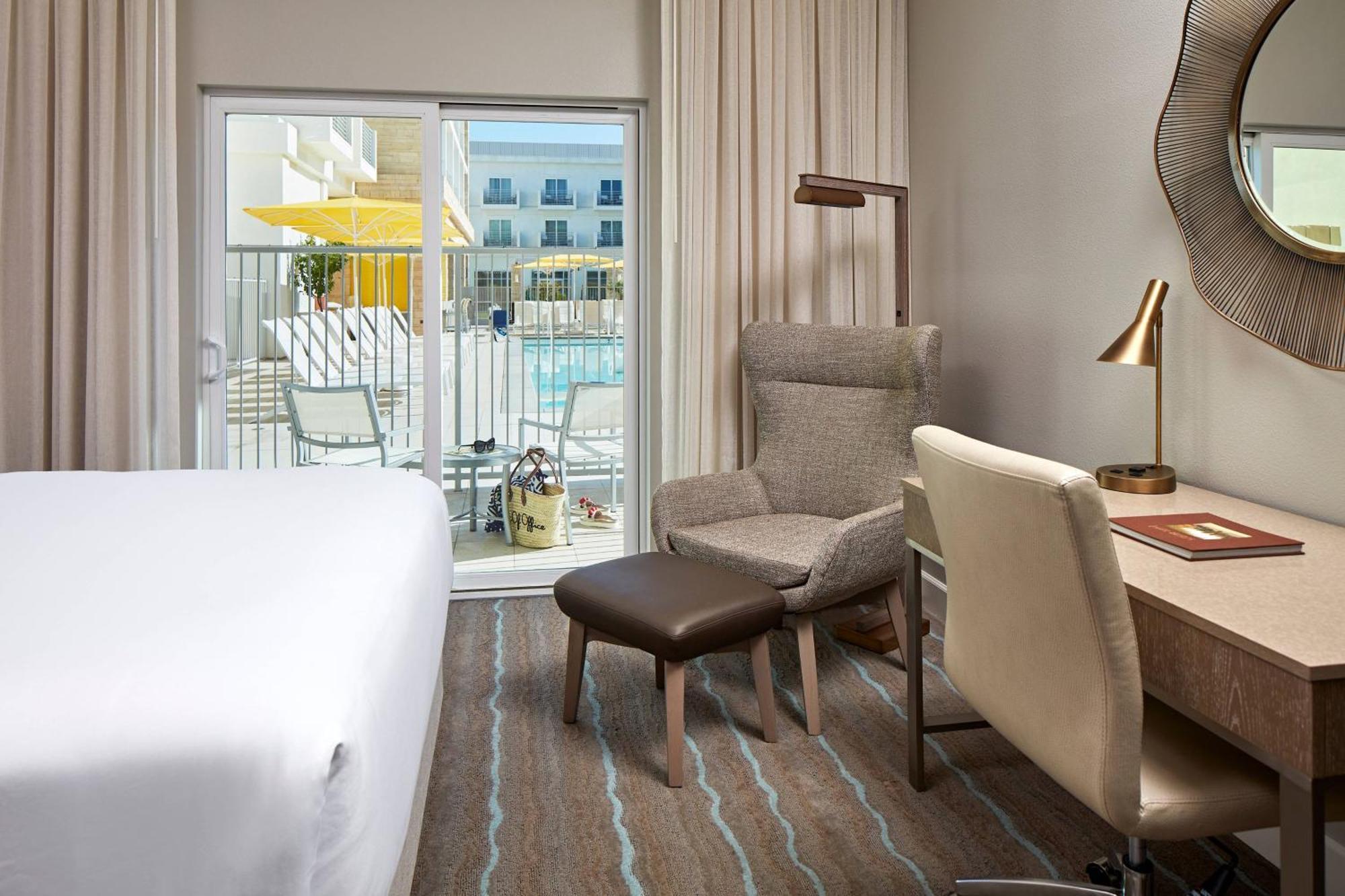 Premier Terrace Guest room 2 Queen Ground floor Poolside Mobility & Hearing Accessible w or Roll Shower