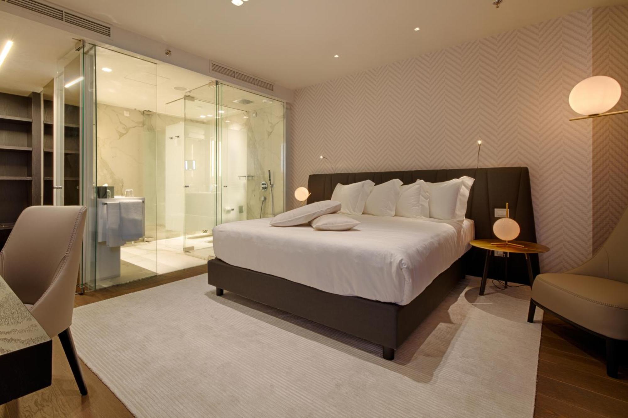 Executive Suite,1606589984:JPEG