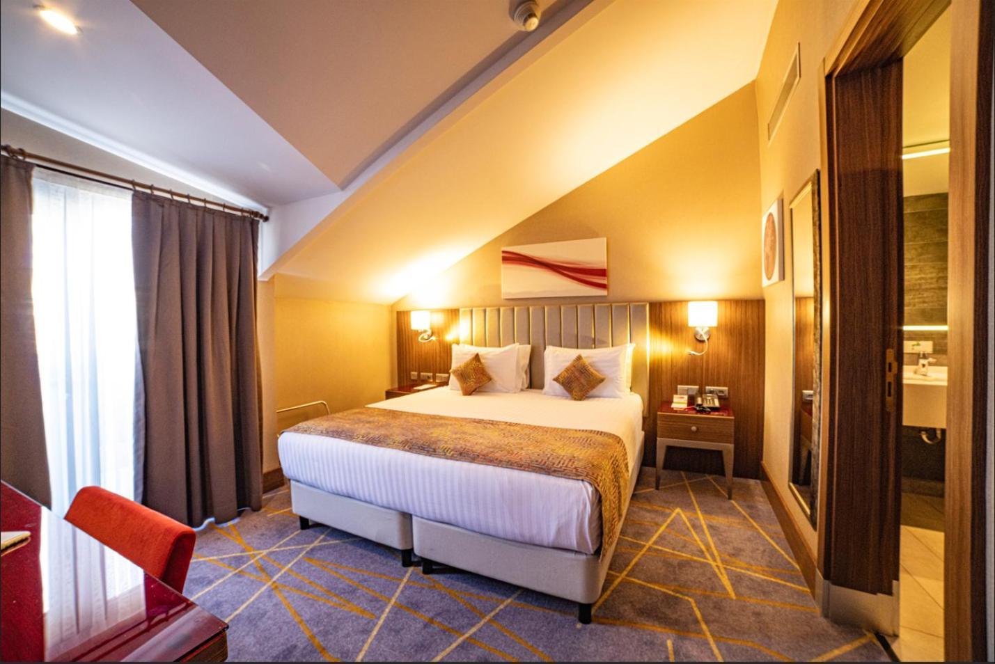 Familiensuite mit Balkon