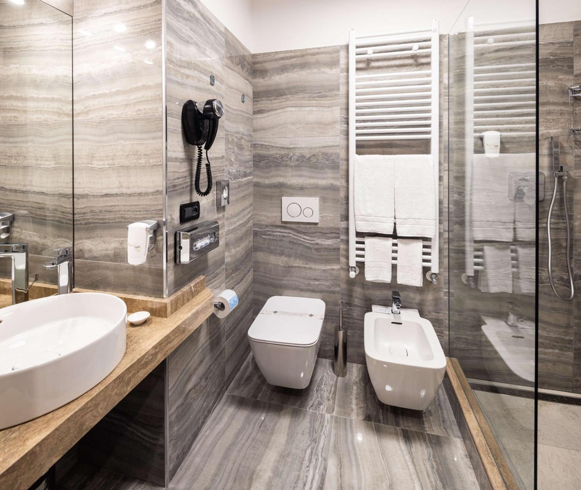 Twin Room,1609308475:JPEG