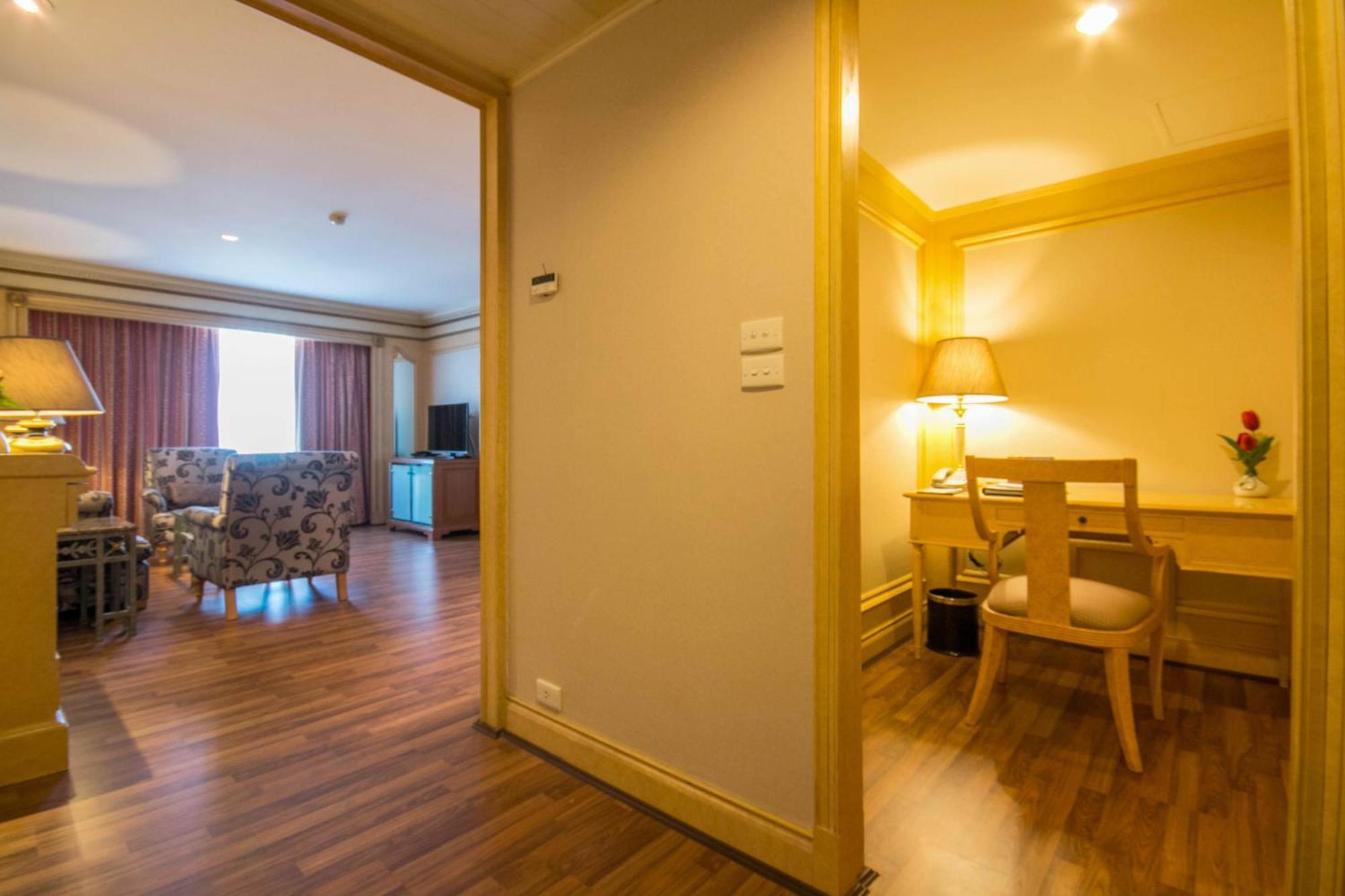 Executive King Suite,1610219053:JPEG