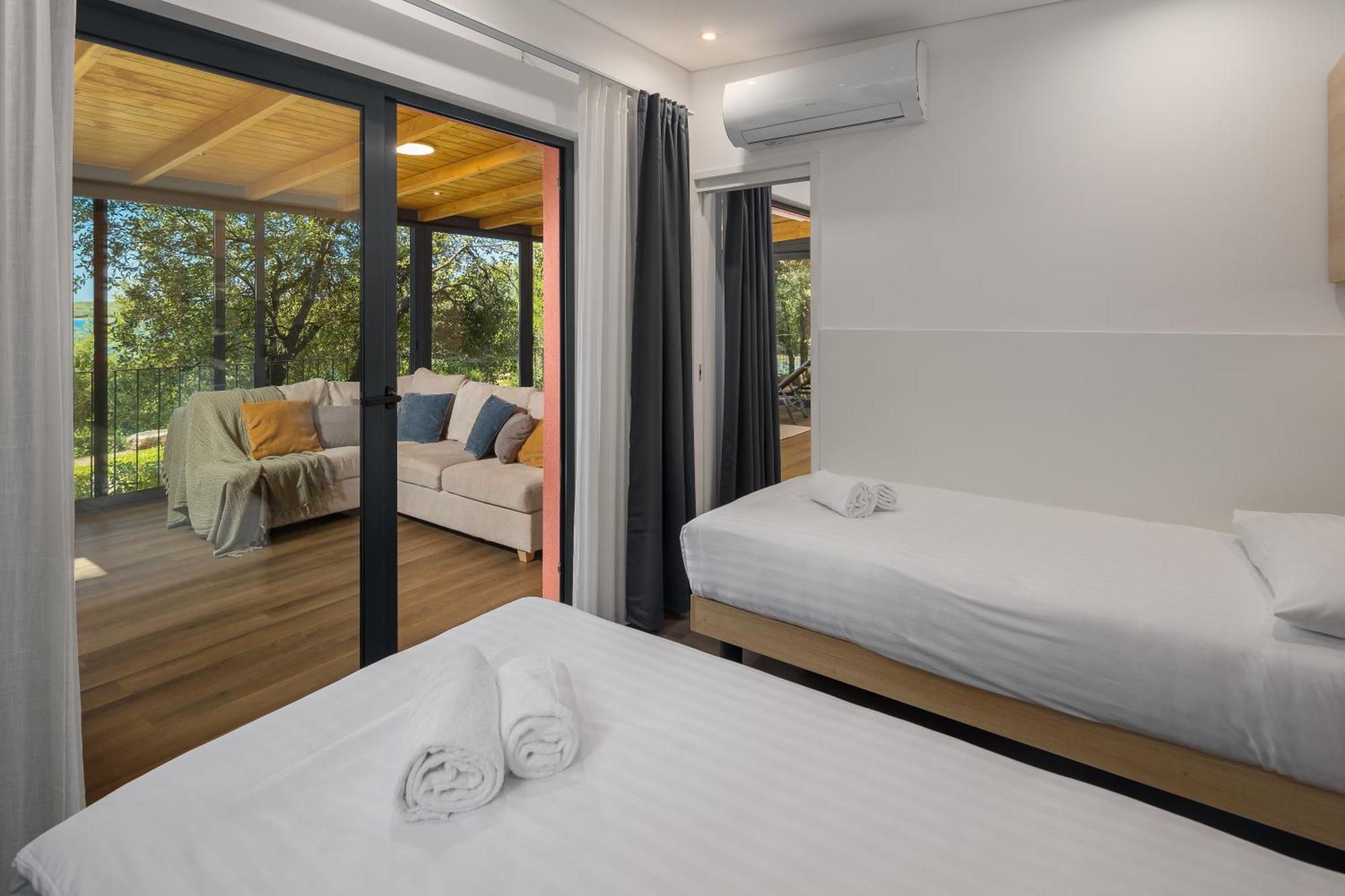 Prestige Mobilheim mit Whirlpool - Meerblick