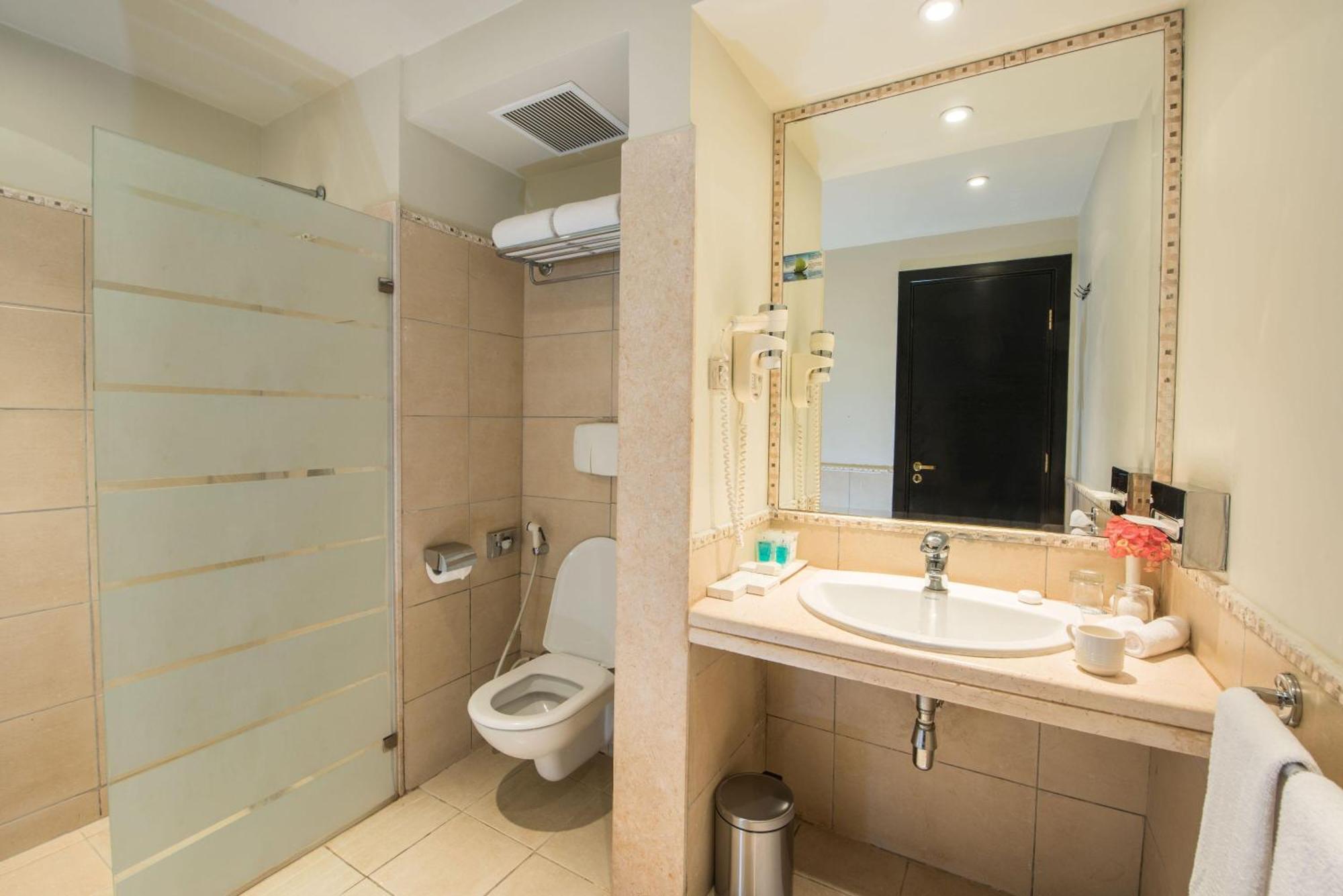 Comfort Zimmer mit Poolblick