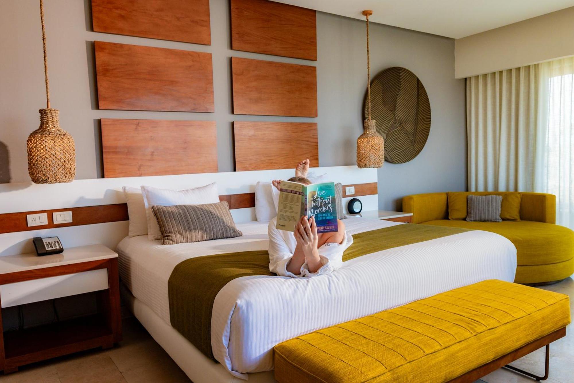 Luxuriöse Grand Master Suite mit eingeschränktem Meerblick