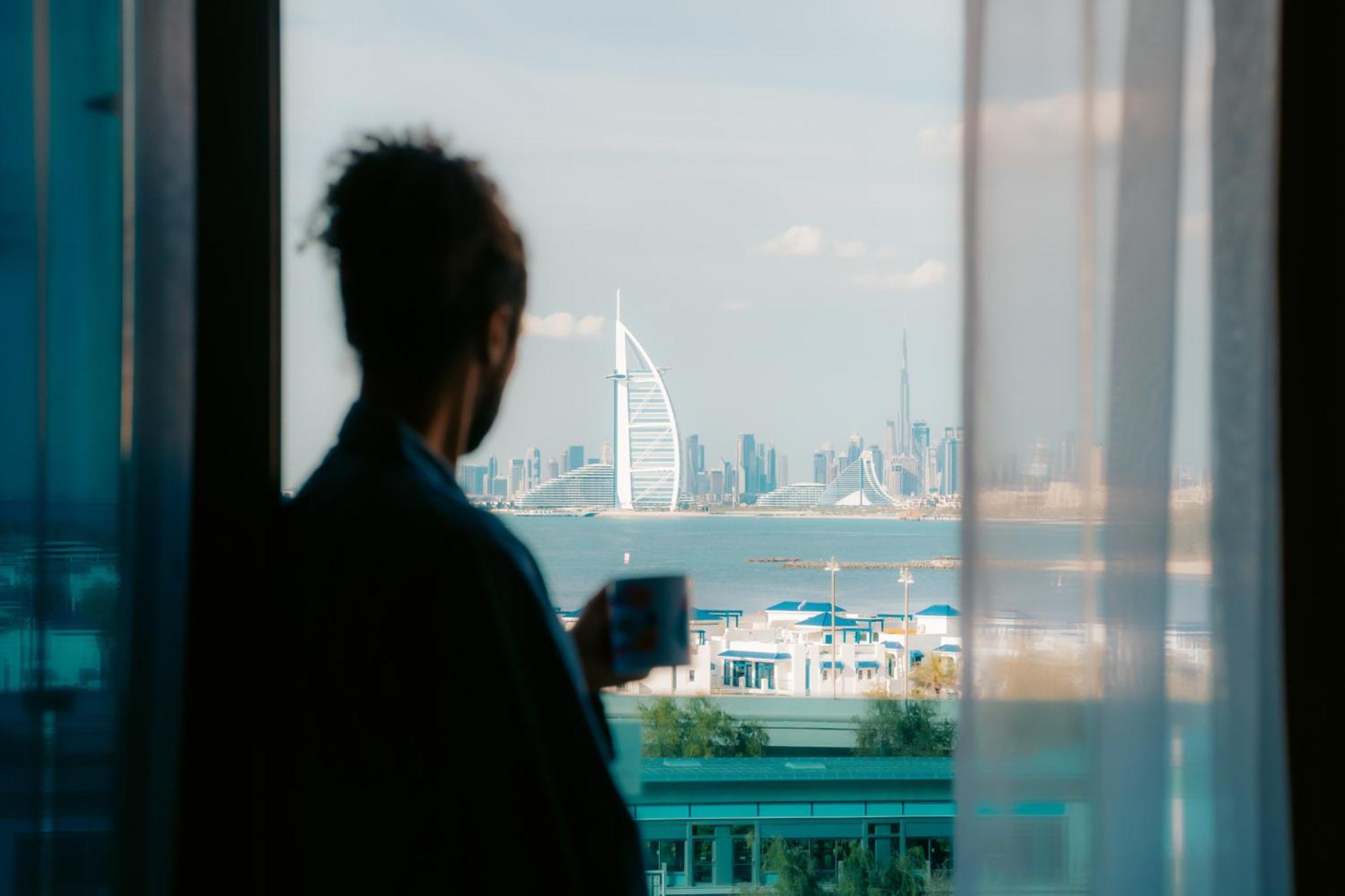 1 Schlafzimmer mit Balkon und Zugang zum eigenen Strand