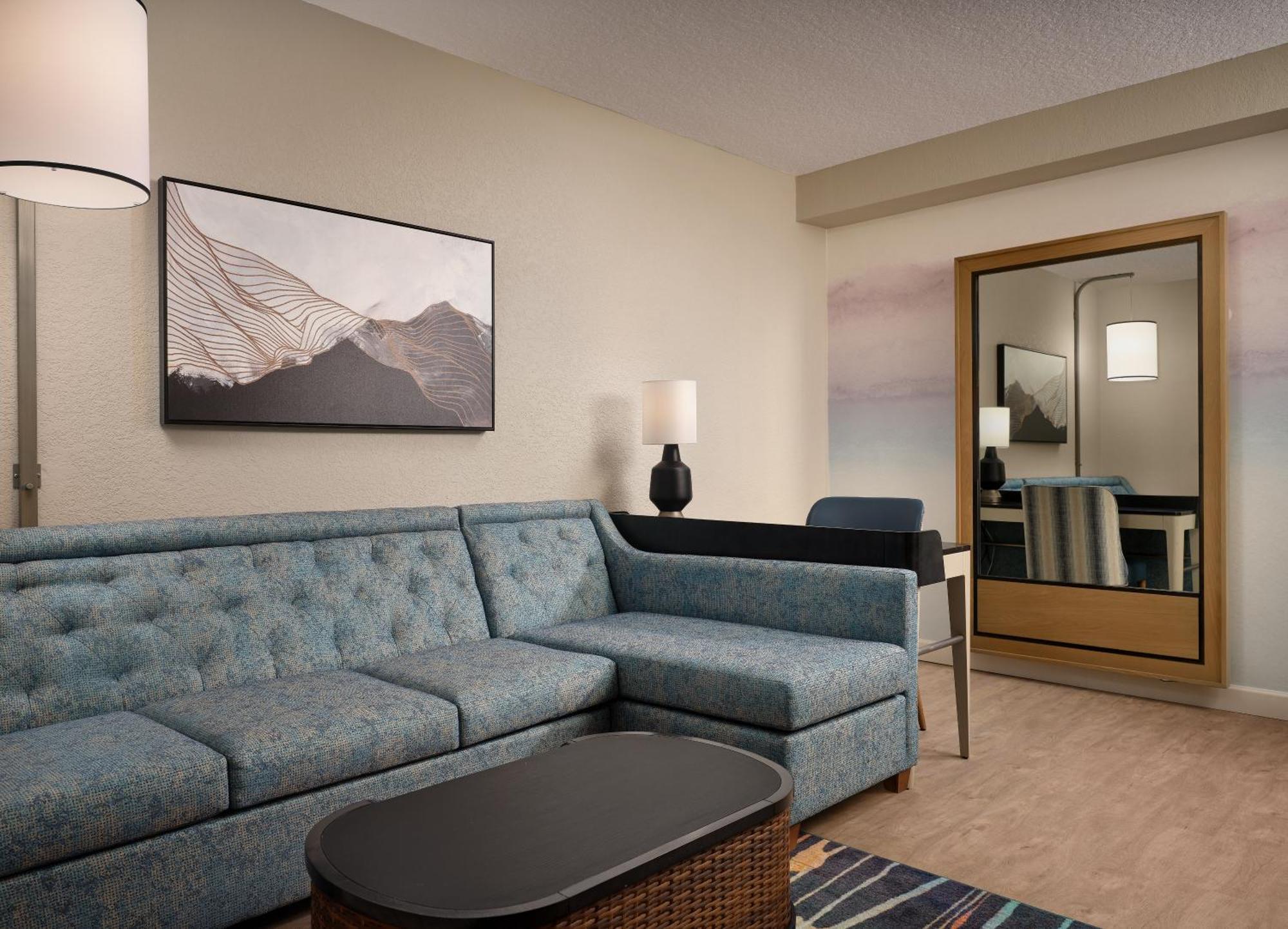 Deluxe King Suite