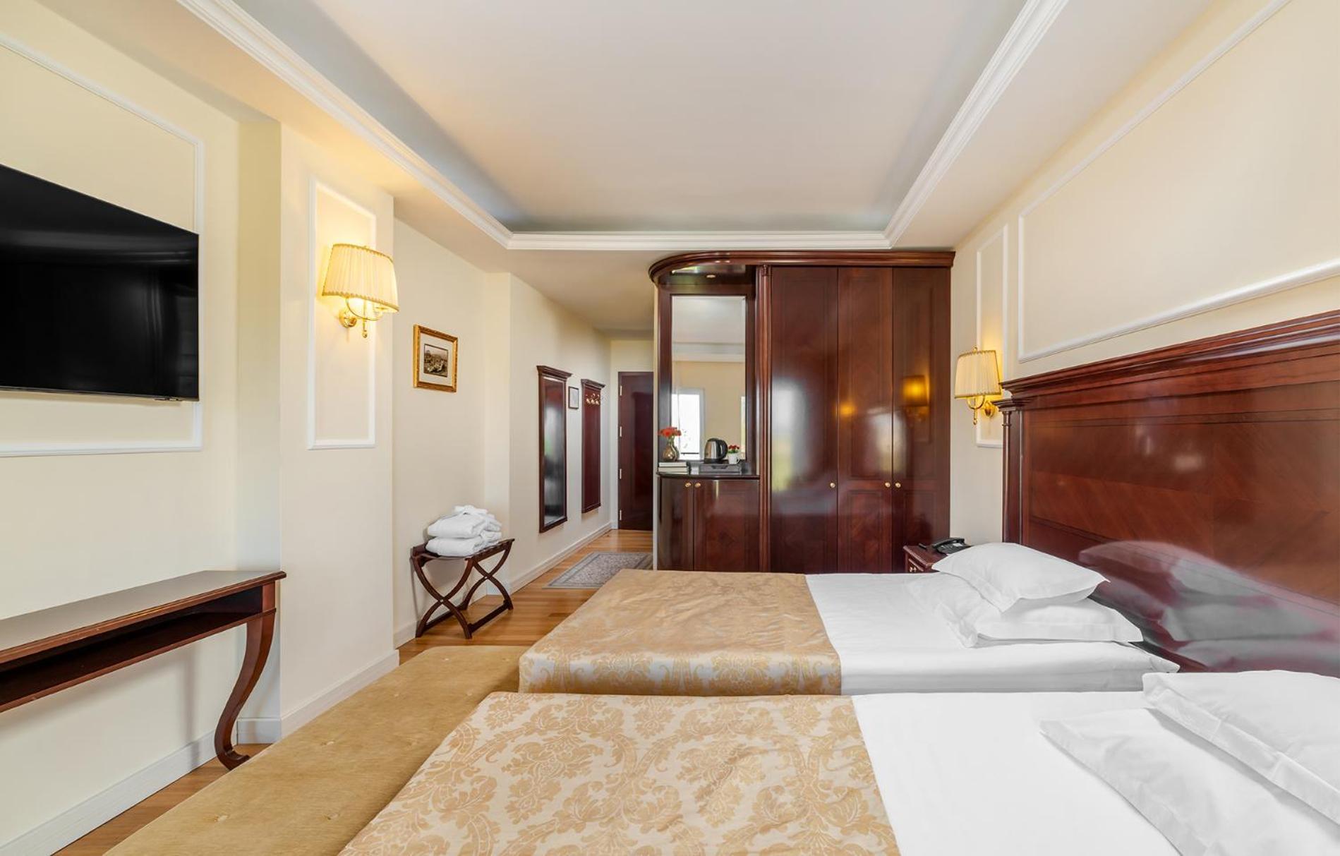 Doppel-/Zweibettzimmer mit Zustellbett