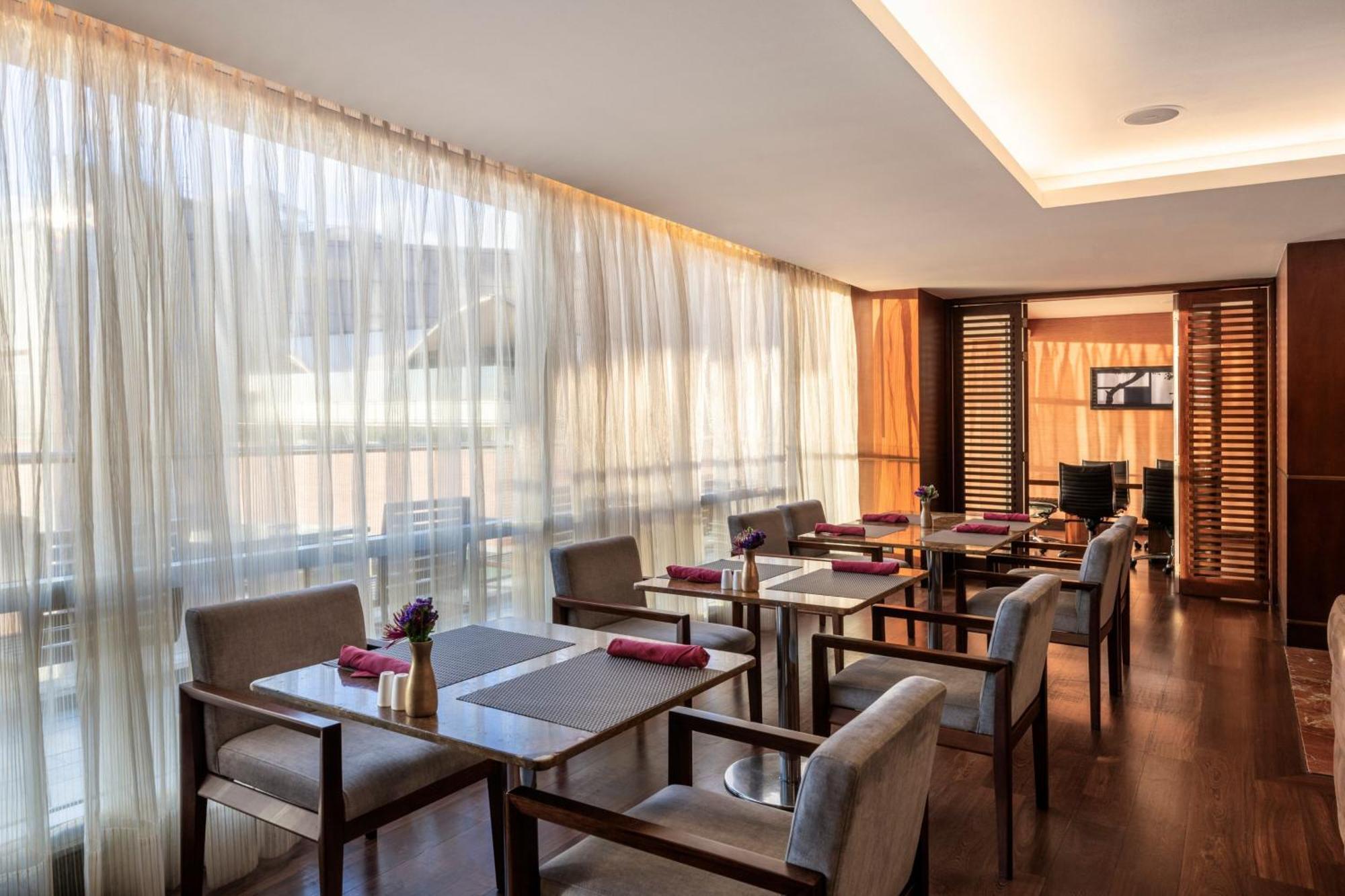 Executive Deluxe Zimmer mit Kingsize-Bett - Zugang zur Lounge