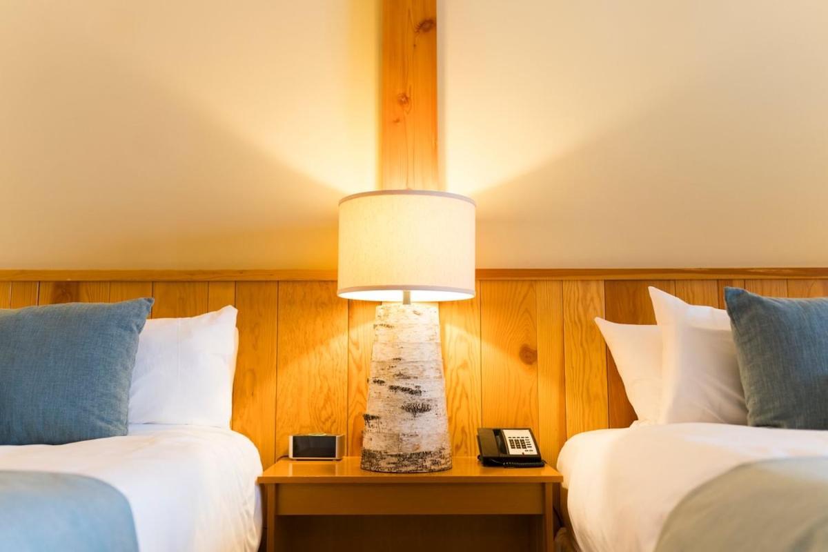 Superior Zimmer mit 2 Queensize-Betten und Blick auf den See