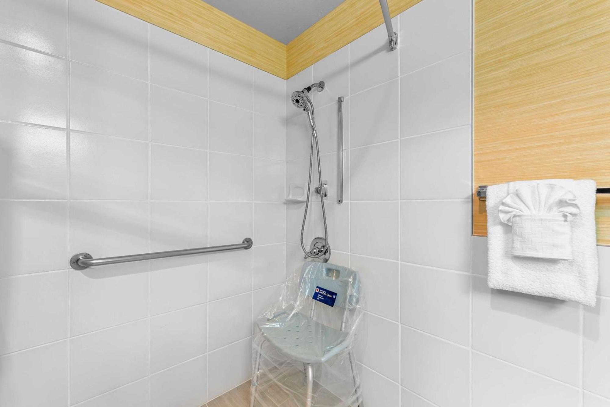 Queen Room Roll Shower Non-Smoking or Mobility Access