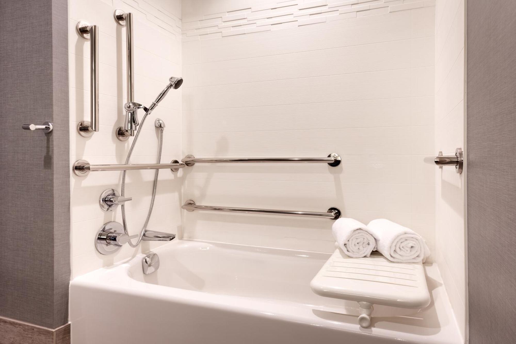 One-Bedroom King Suite Non-Private Sofa Bed Mobility Accessible Tub