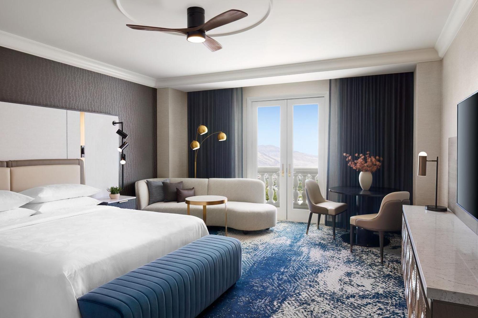 Zimmer mit Kingsize-Bett und malerischem Blick