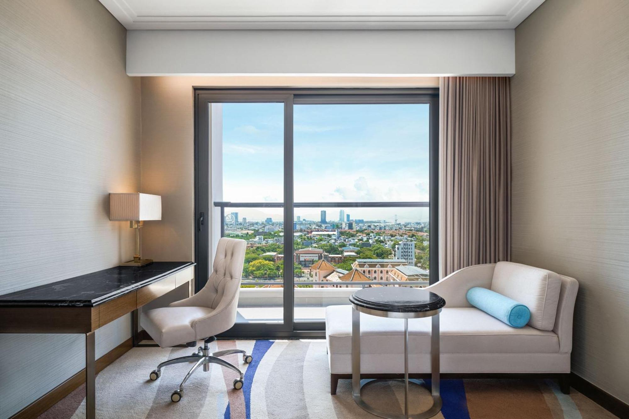 Superior Twin, Guest room, 2 twin/single beds, City View, Balcony