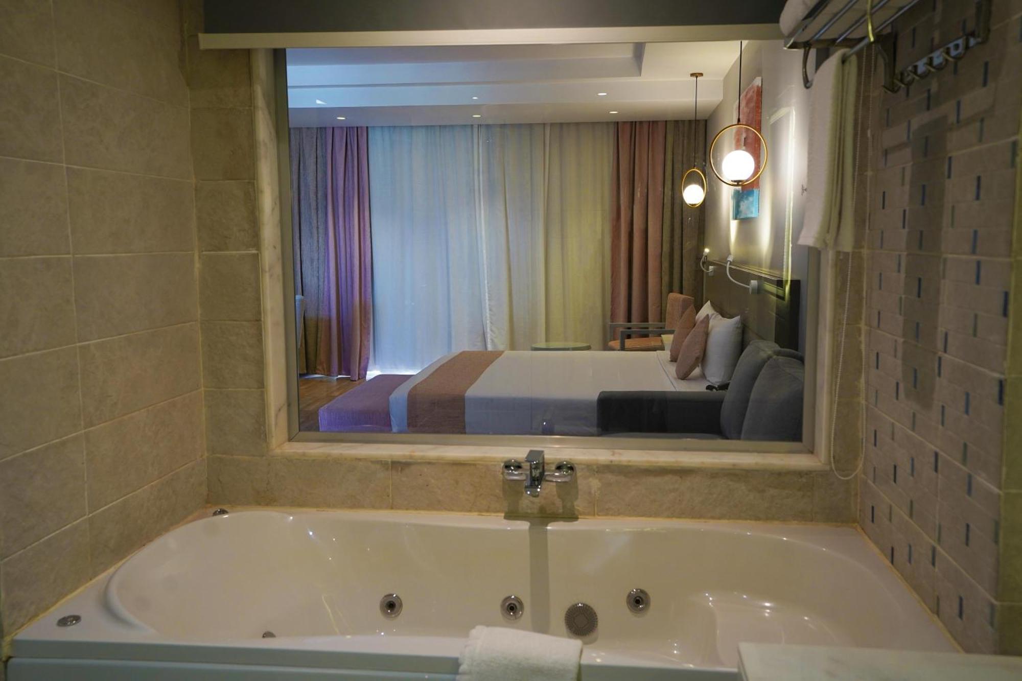 Premium Zimmer mit Whirlpool und Meerblick