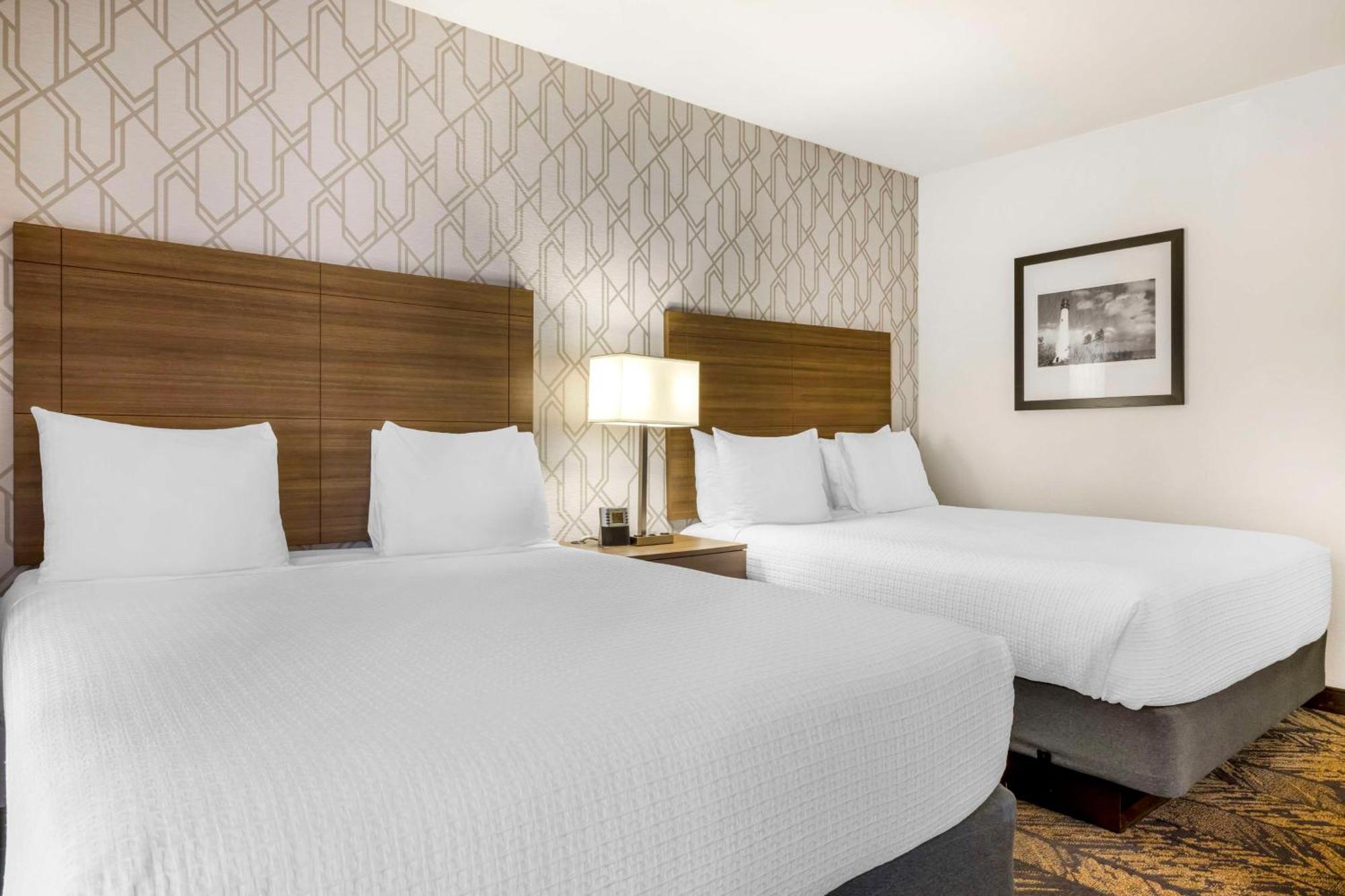 Queen Room Two Queen Beds Balcony City View