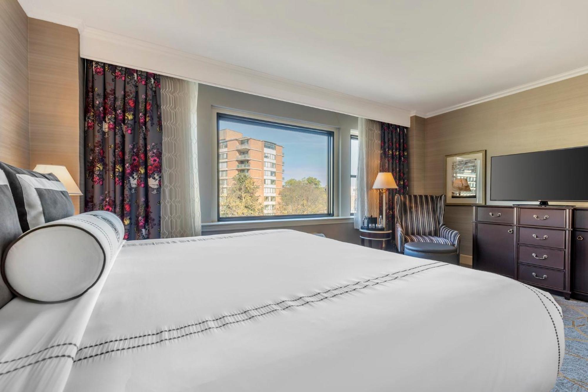 Deluxe Room 1 King Bed