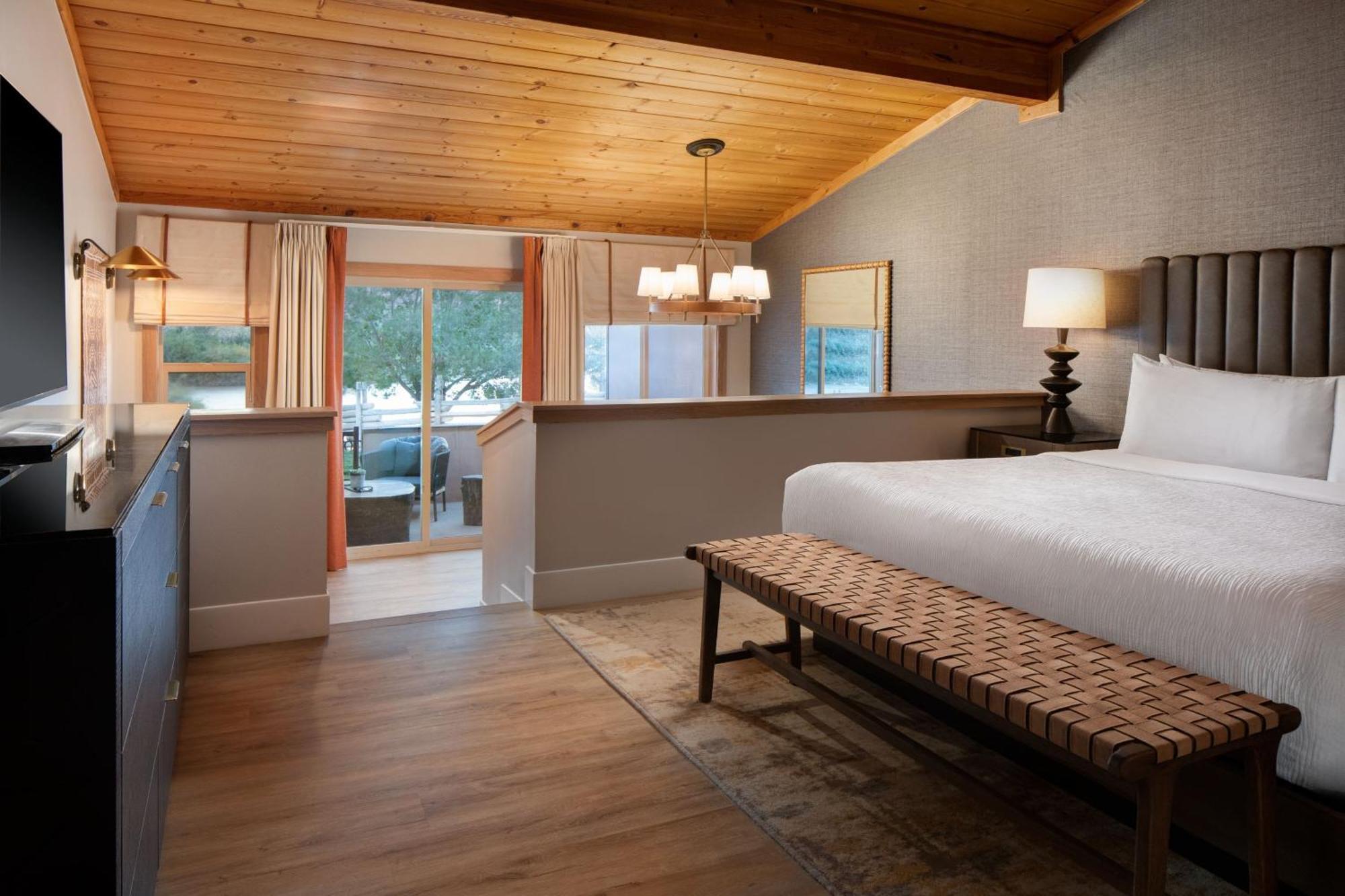 Riverfront King Suite Sofa Bed