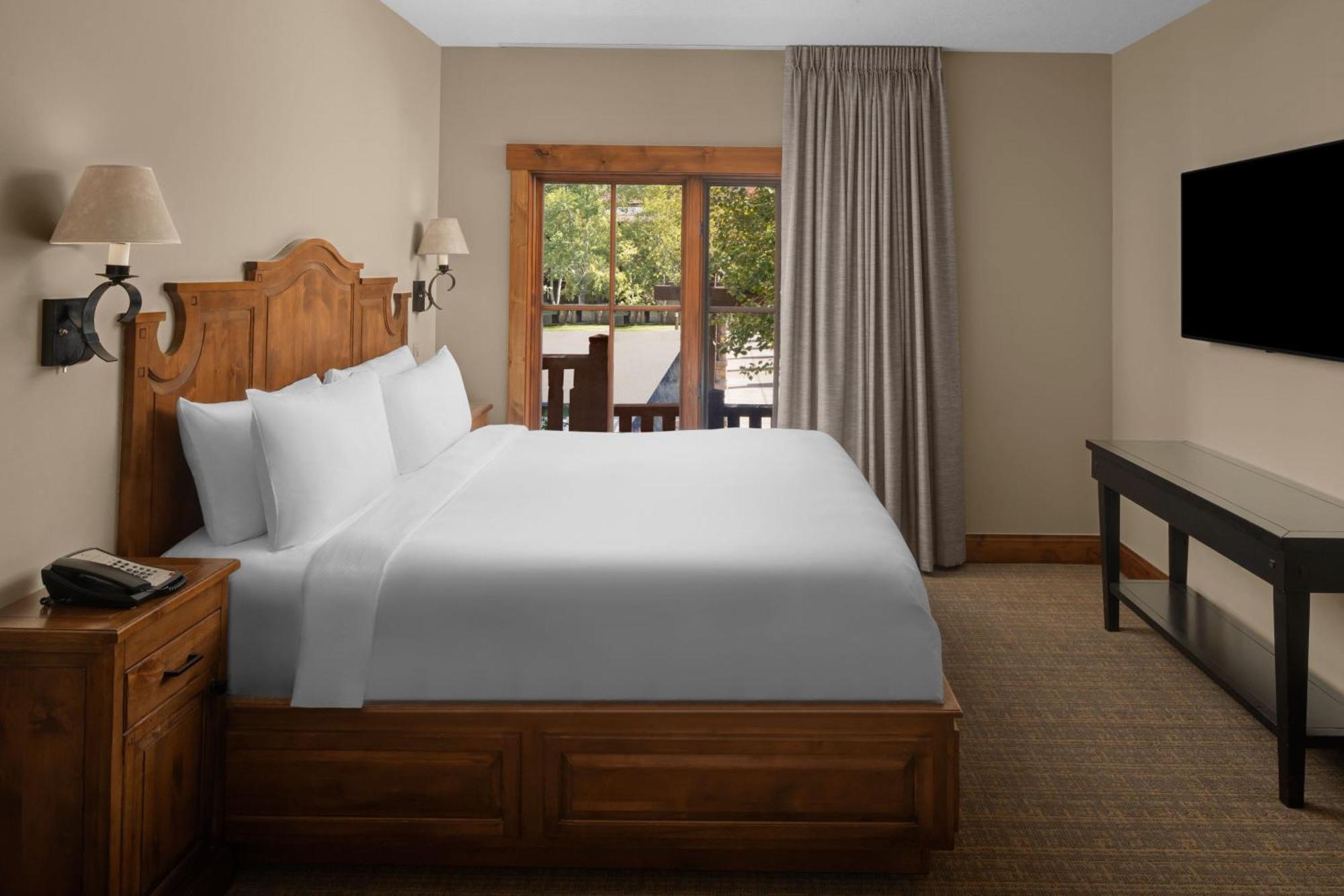 2 Bedroom Presidential Suite Mountain & Golf view Balcony