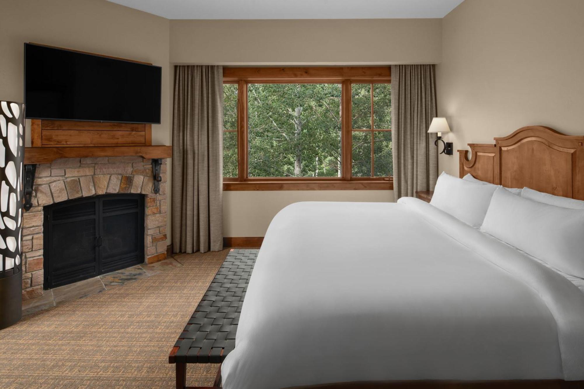 Governors 2 Bedroom Suite Mountain or Golf view Fireplace