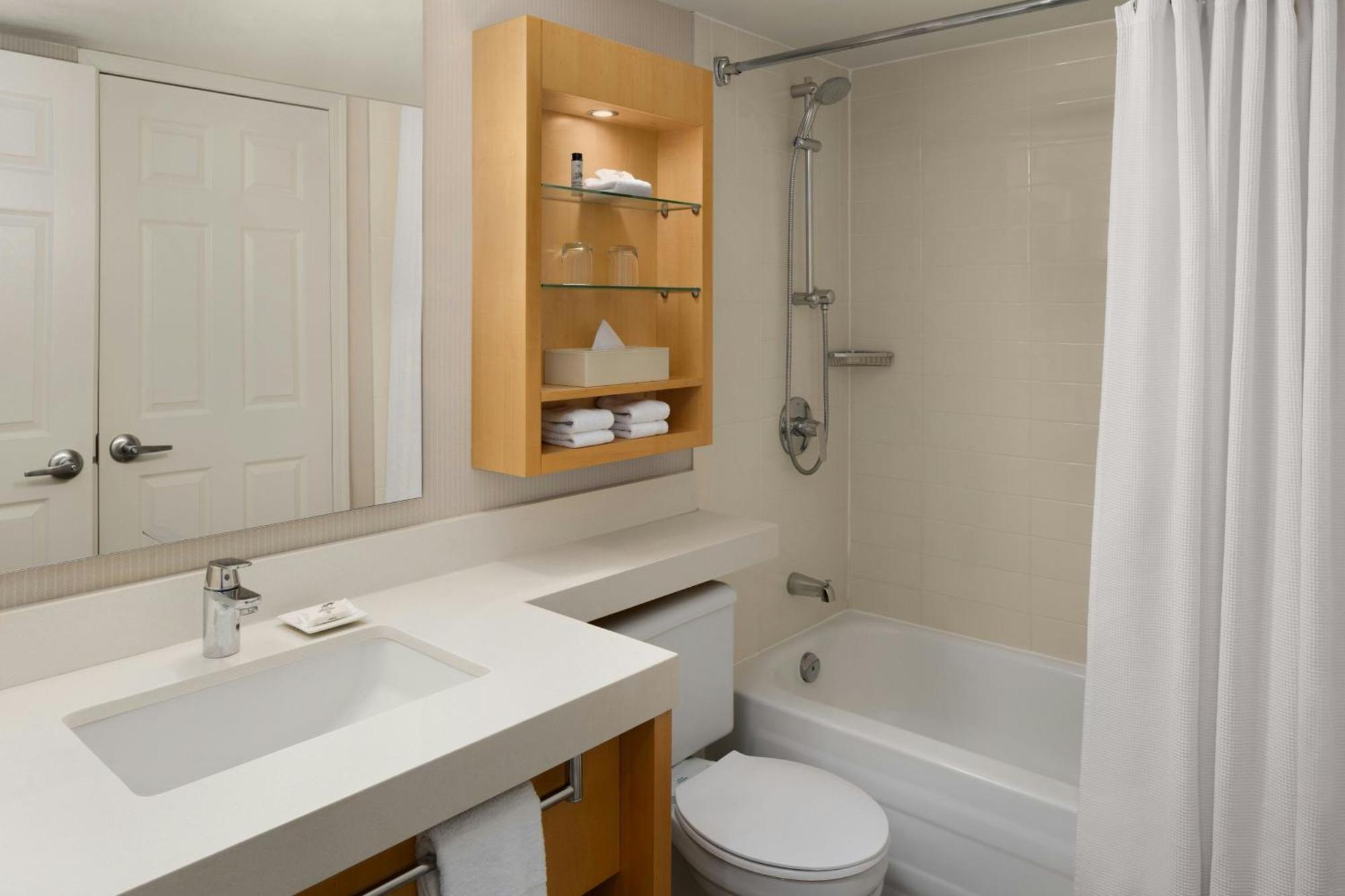 Queen Room with Kitchenette,1635080728:JPEG