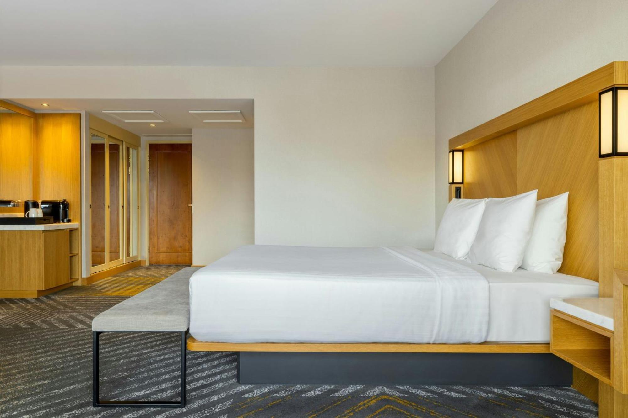 Großes Executive Zimmer mit Kingsize-Bett
