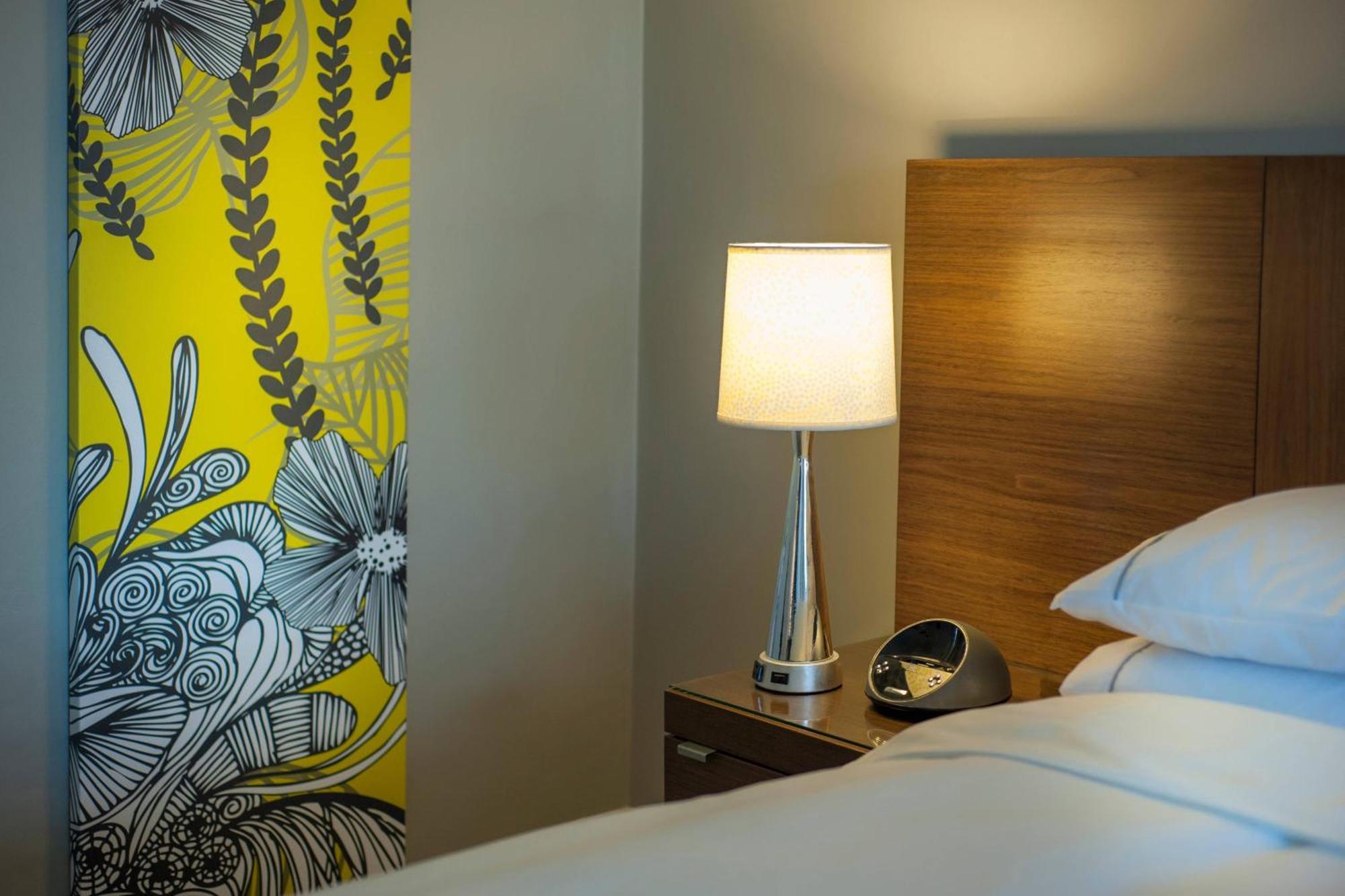 Zimmer mit Kingsize-Bett - Gartengebäude