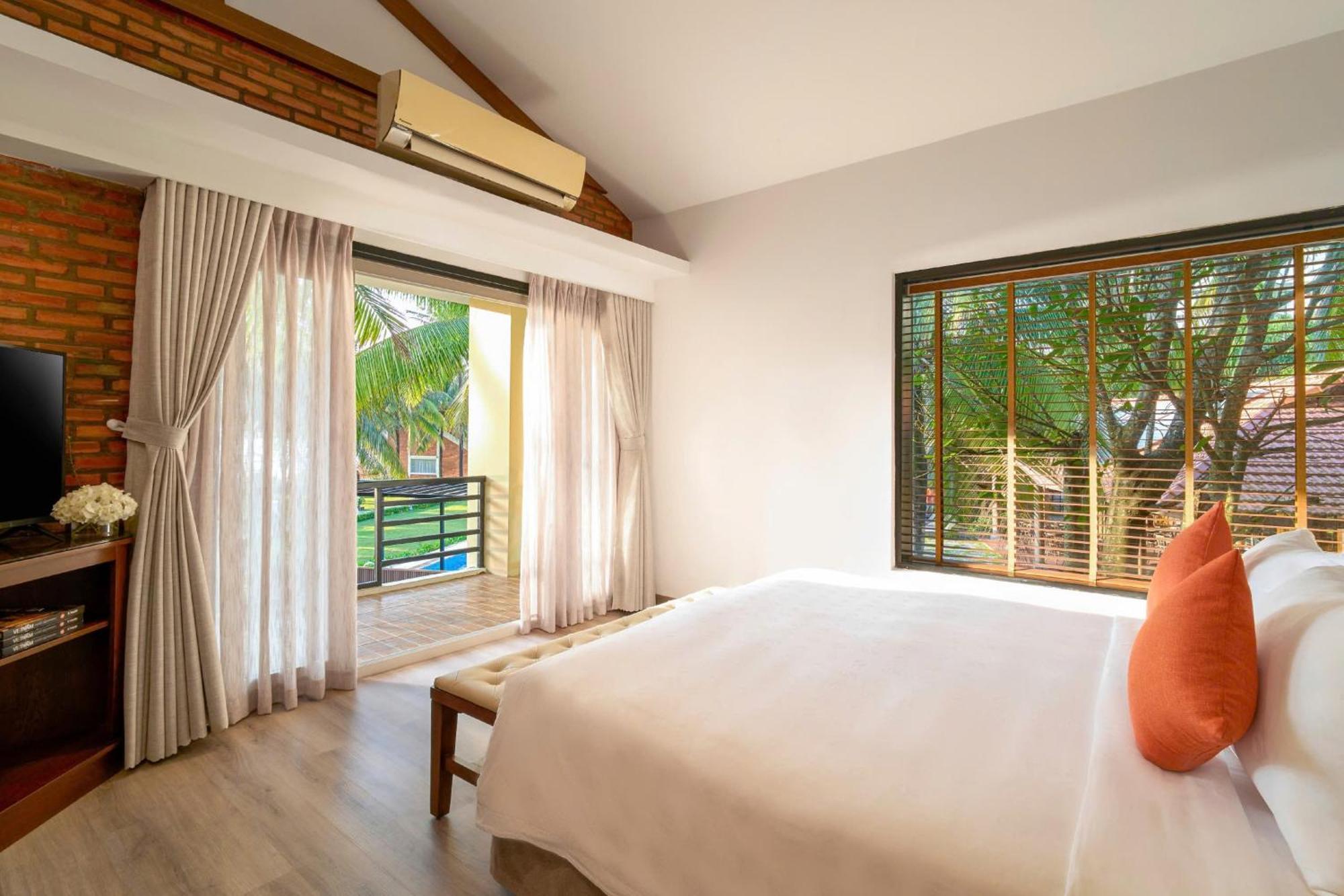 Deluxe Ocean View - Daily Minibar Included