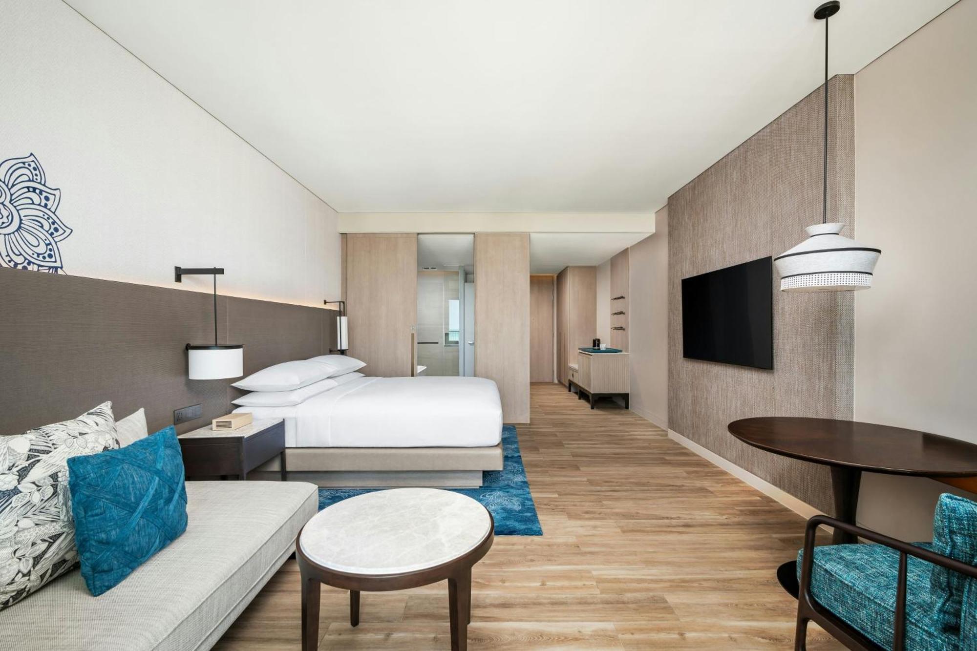 Deluxe Zimmer mit Kingsize-Bett, Balkon und Gartenblick