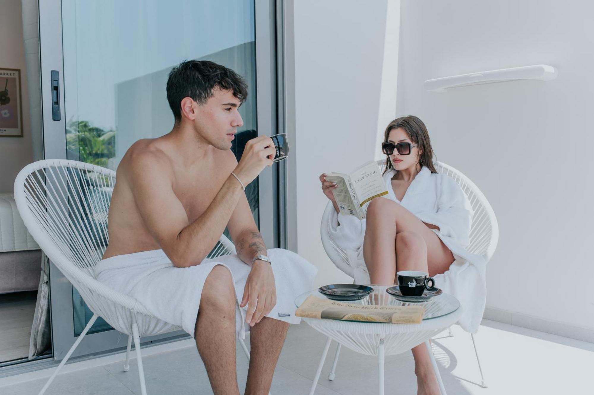 Suite mit Kingsize-Bett, eigenem Pool und Garten
