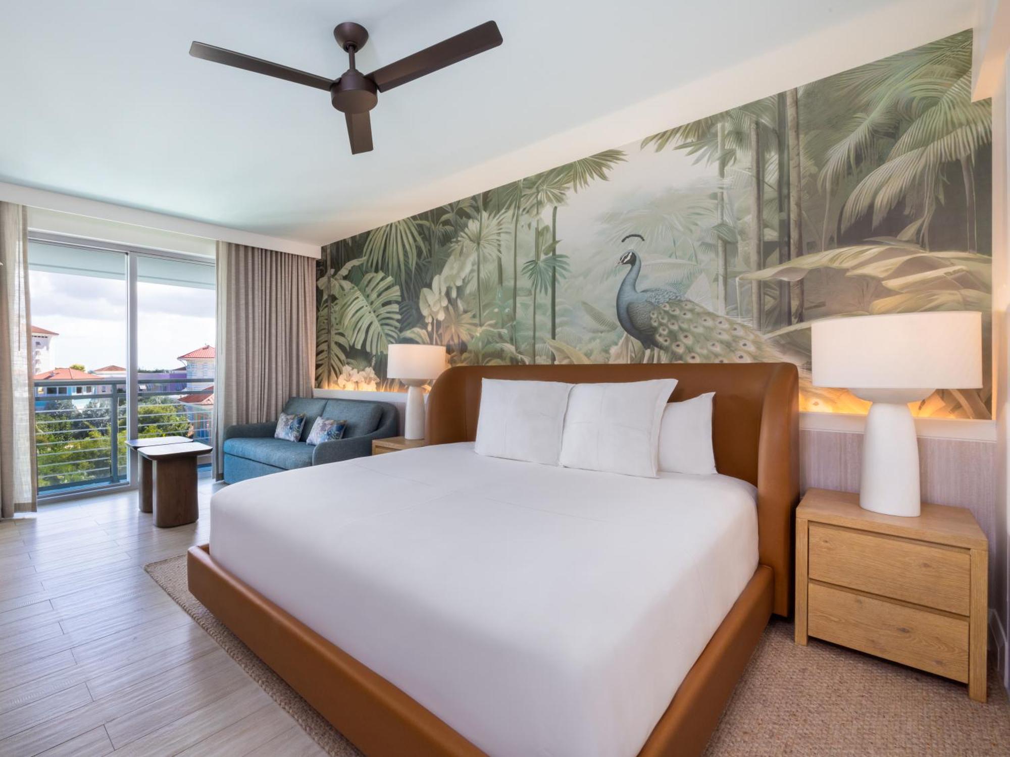 Zimmer mit Kingsize-Bett und Meerblick