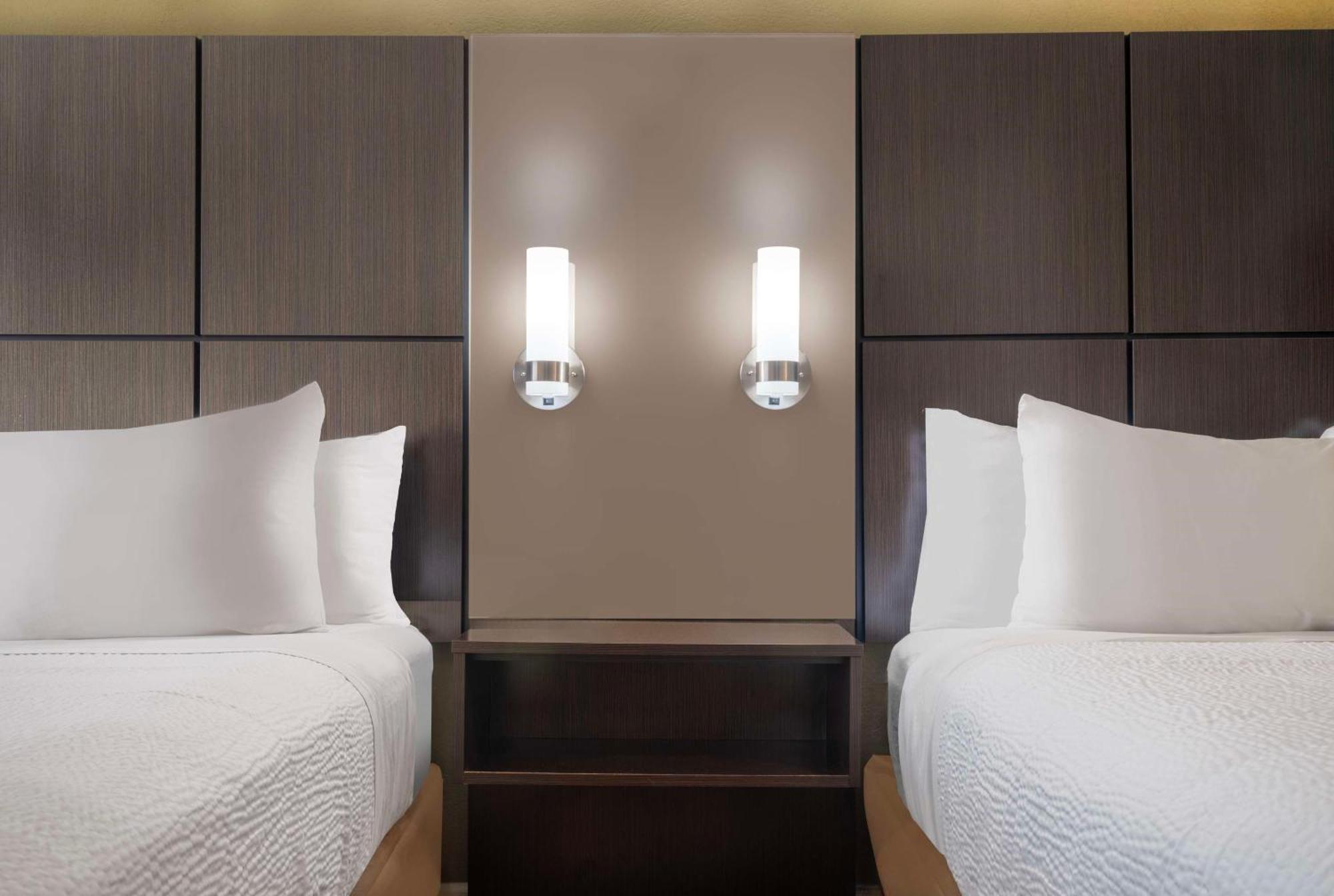 Queen Room Two Queen Beds Non-Smoking