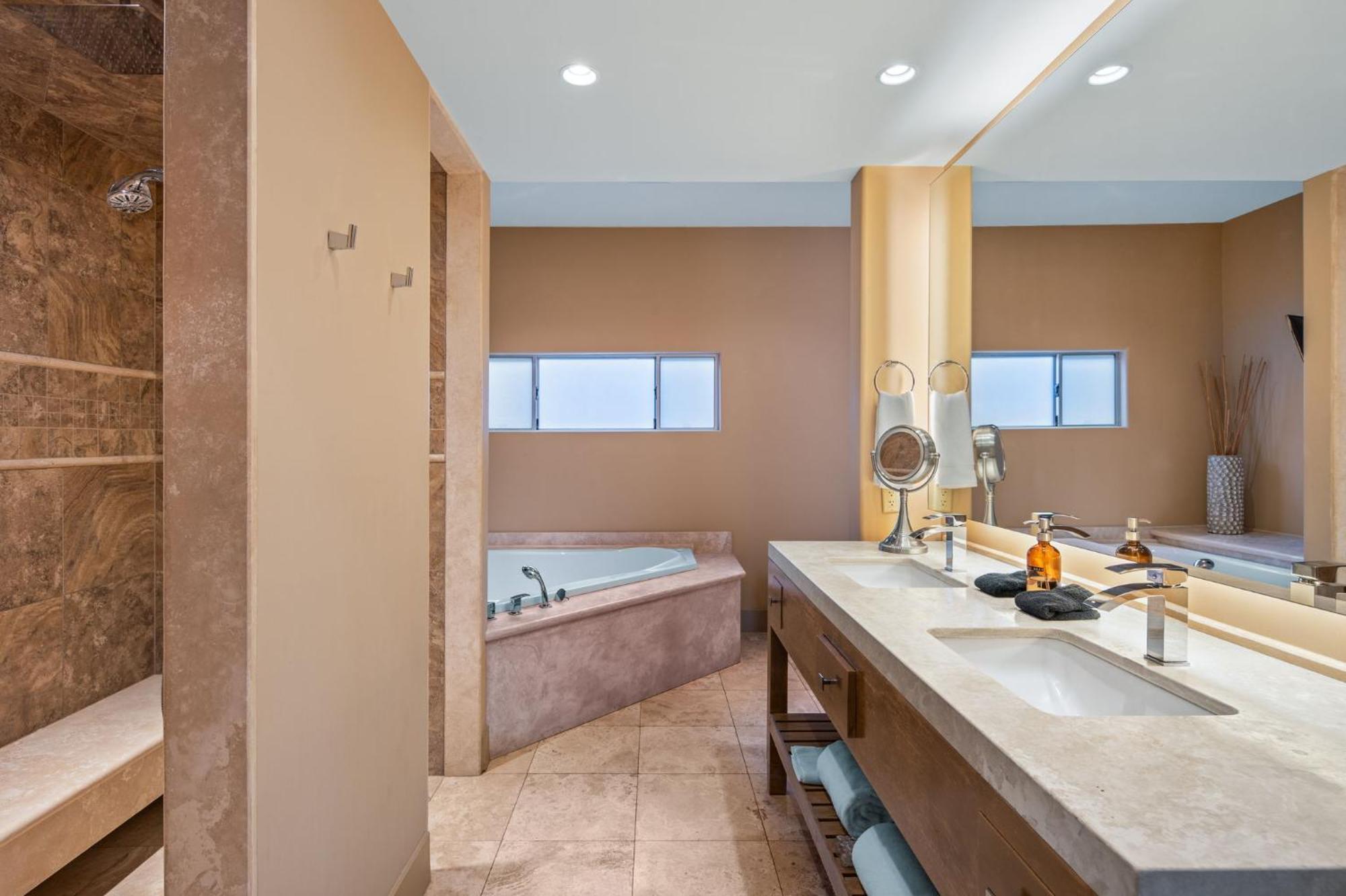 King Suite Spa Bath