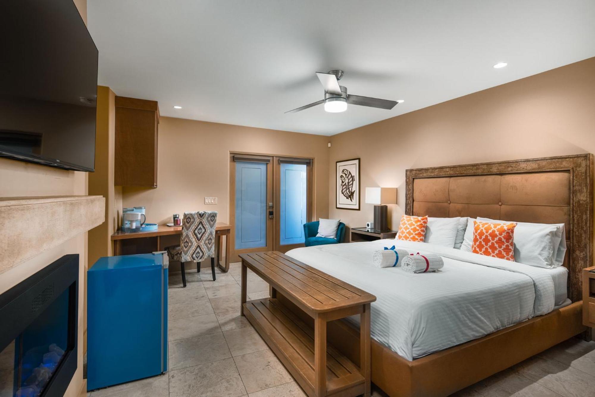 King Suite Pool View
