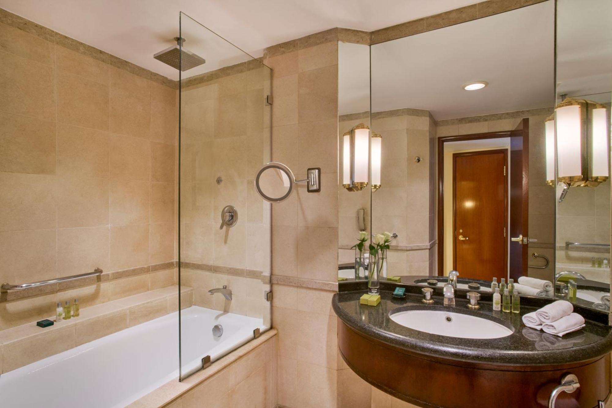 Executive Zimmer mit Kingsize-Bett und Nilblick