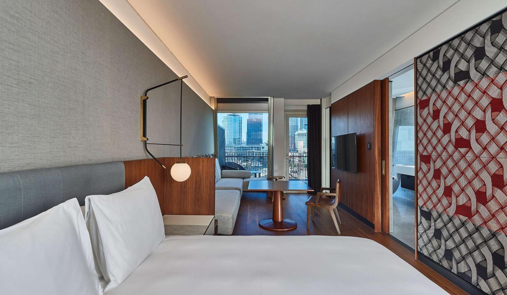 Zimmer mit Kingsize-Bett, Balkon und Hafenblick – Dachgeschoss
