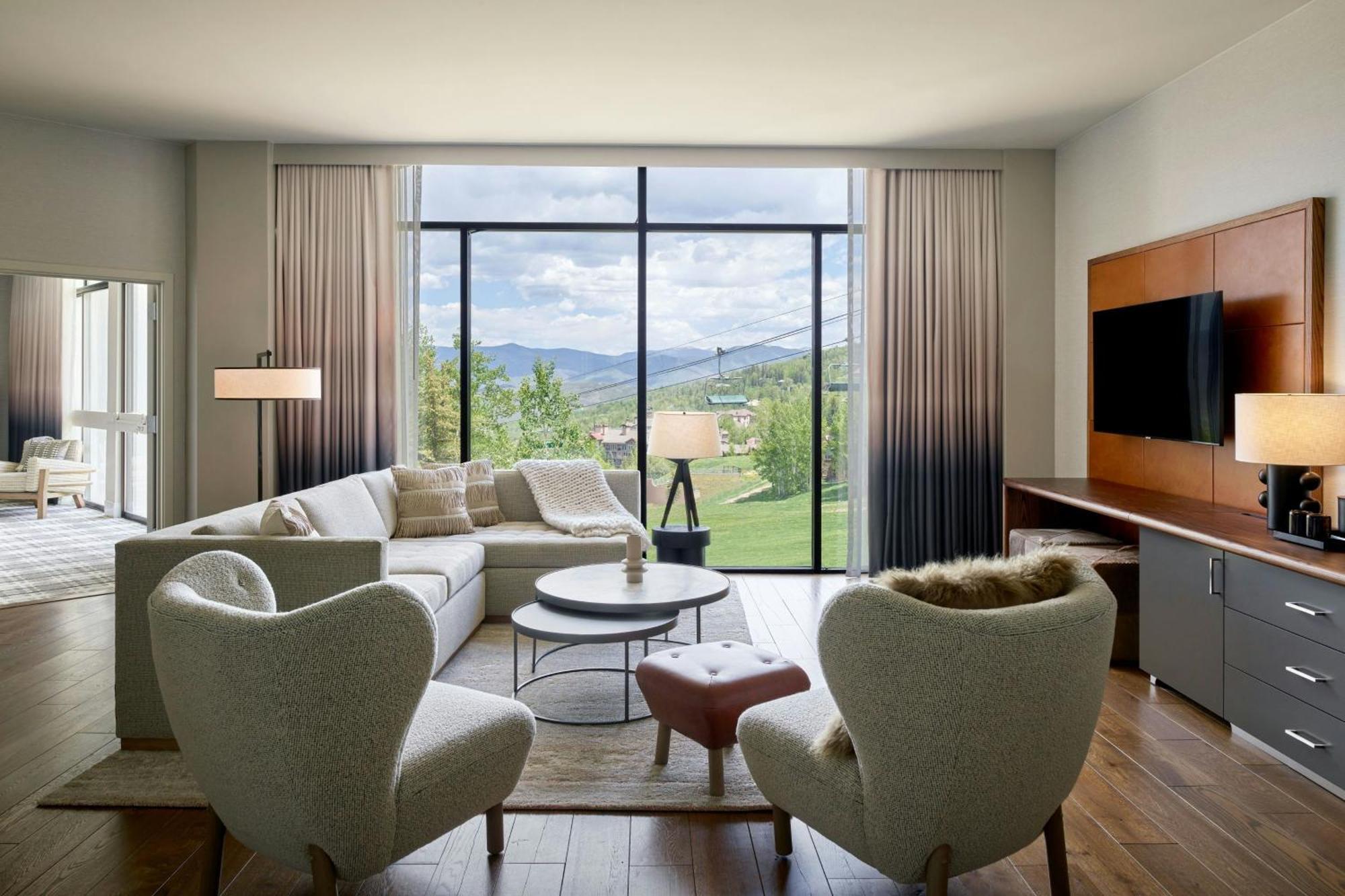 One-Bedroom Premium King Suite Mountain View