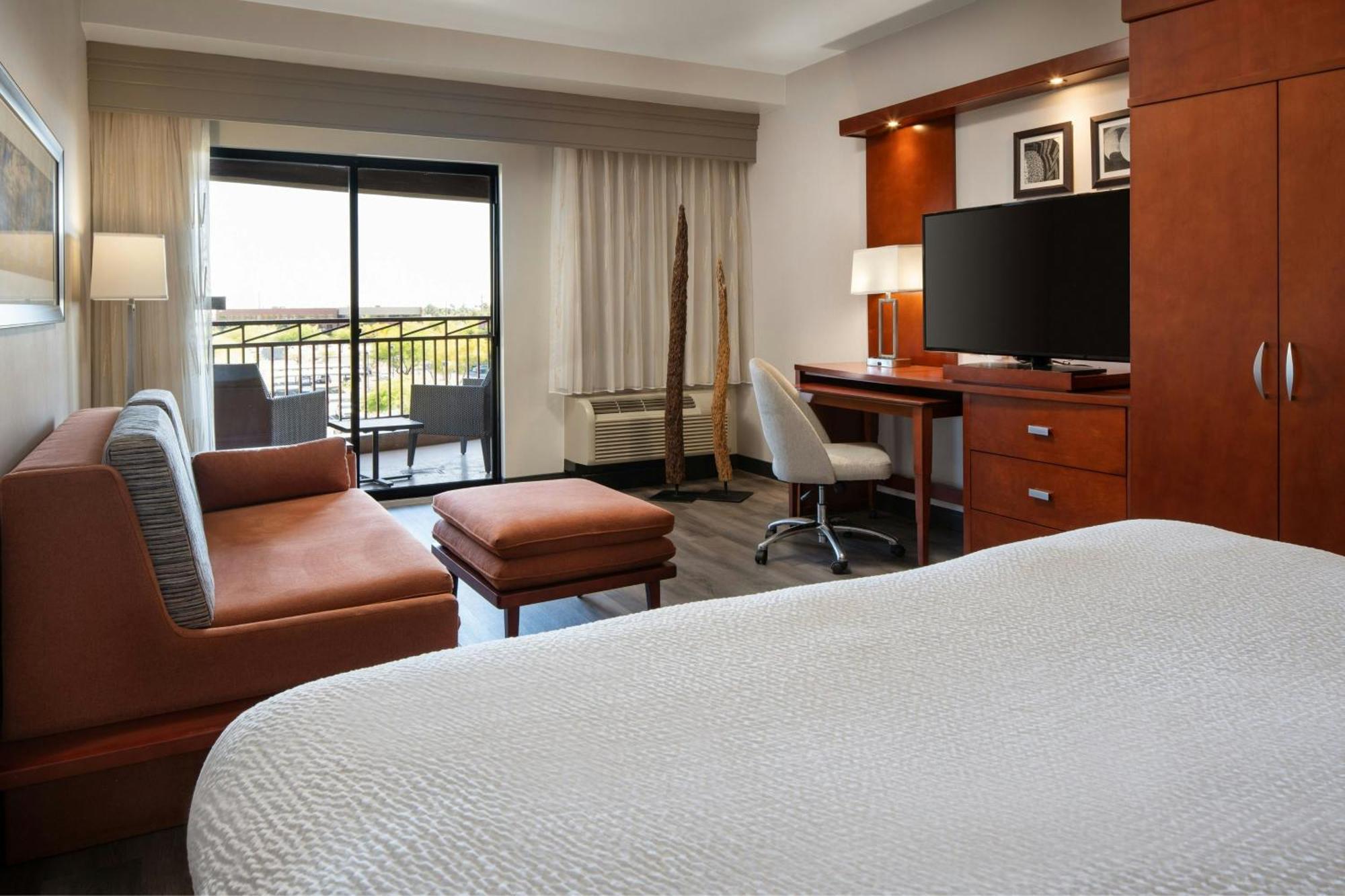 Larger Executive King Room Sofa Bed Balcony