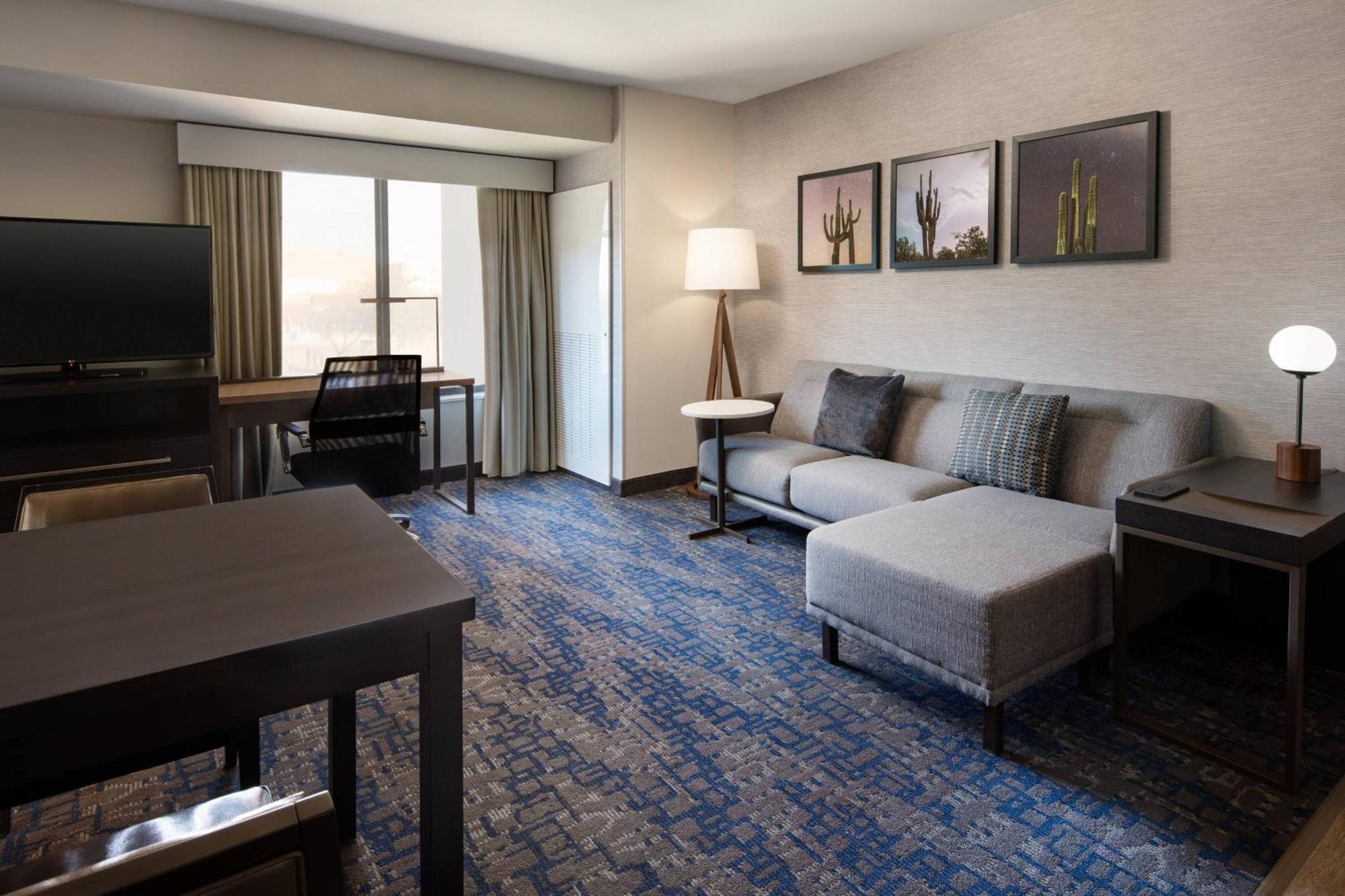 One-Bedroom Queen or Queen Suite