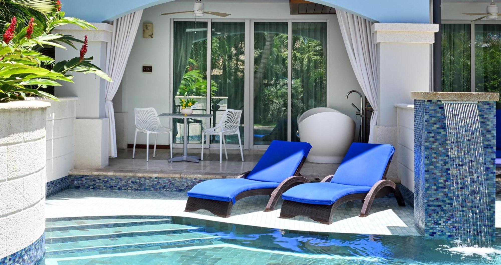 Ultra Suite South Seas Swim-up auf der Club-Etage mit Terrasse und tiefer Entspannungsbadewanne