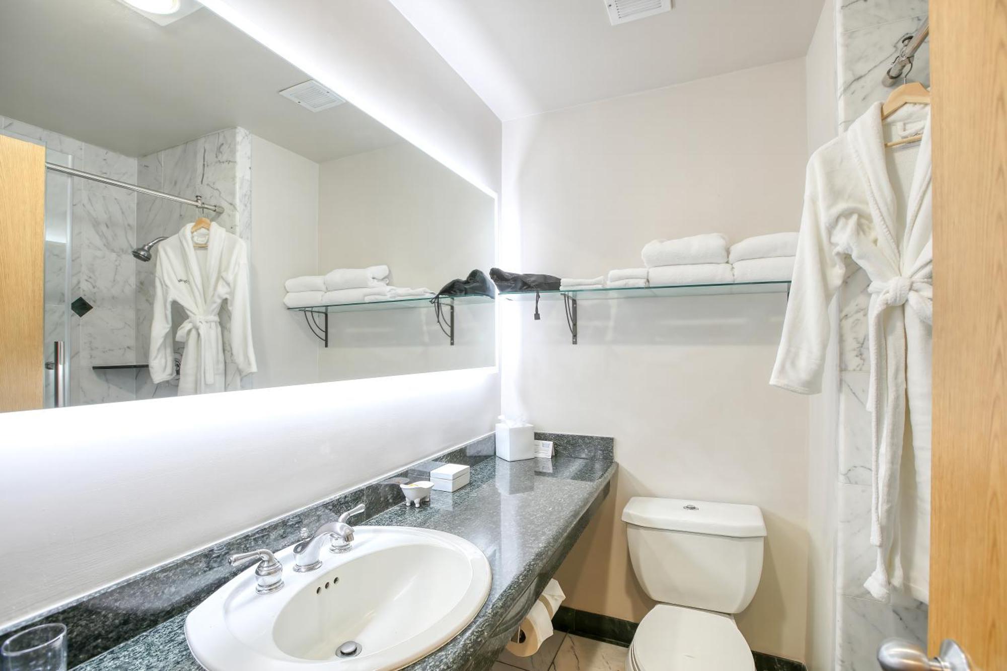 Deluxe King Room Ocean View