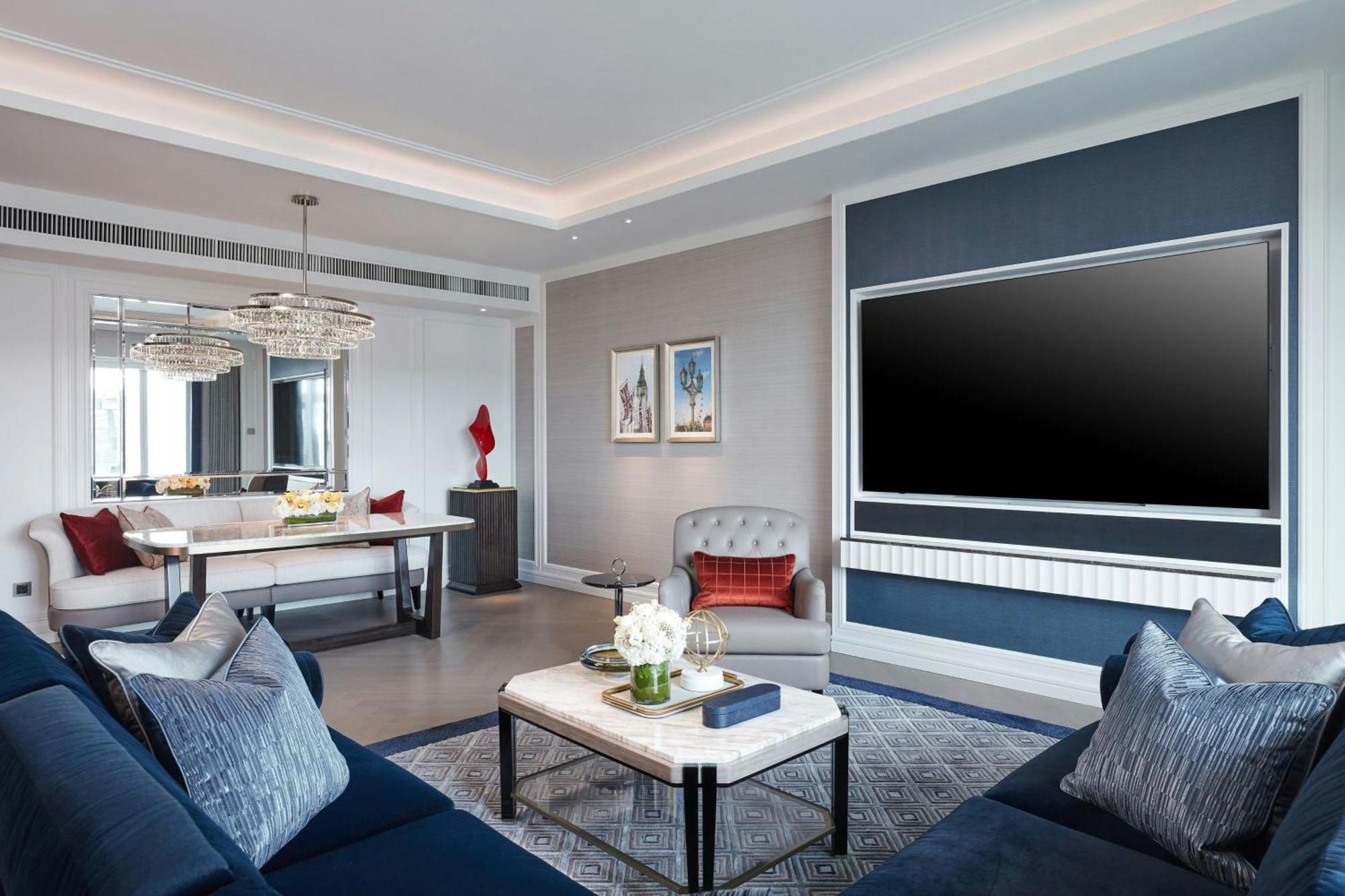 One-Bedroom Henry King Suite with City View