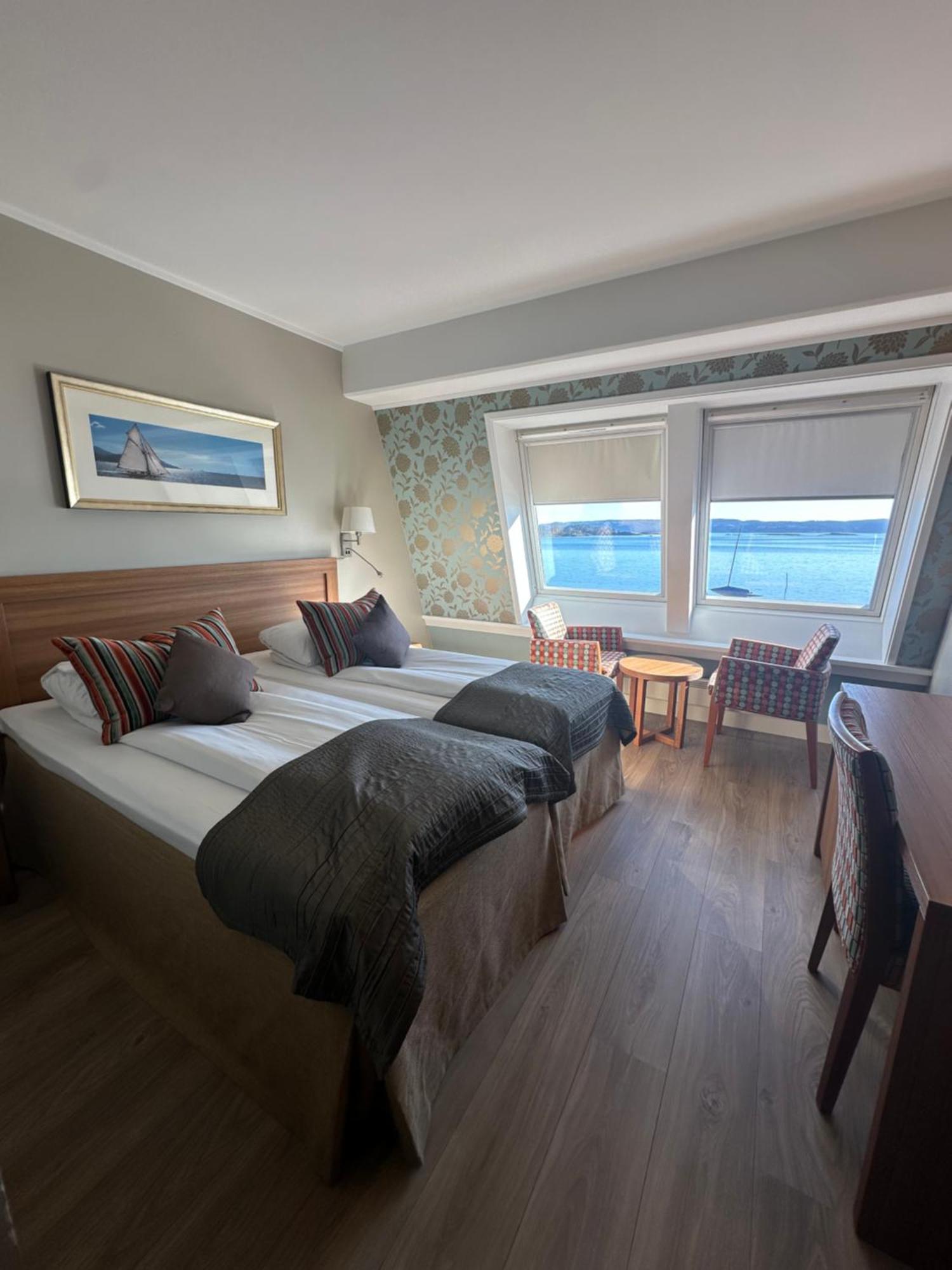 Doppel-/Zweibettzimmer mit Meerblick