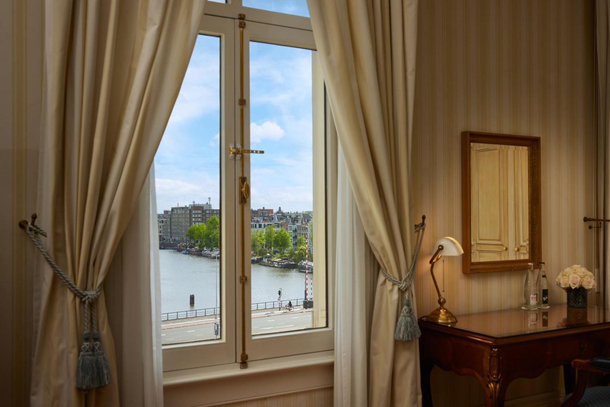 Junior Suite mit Kingsize-Bett und Flussblick