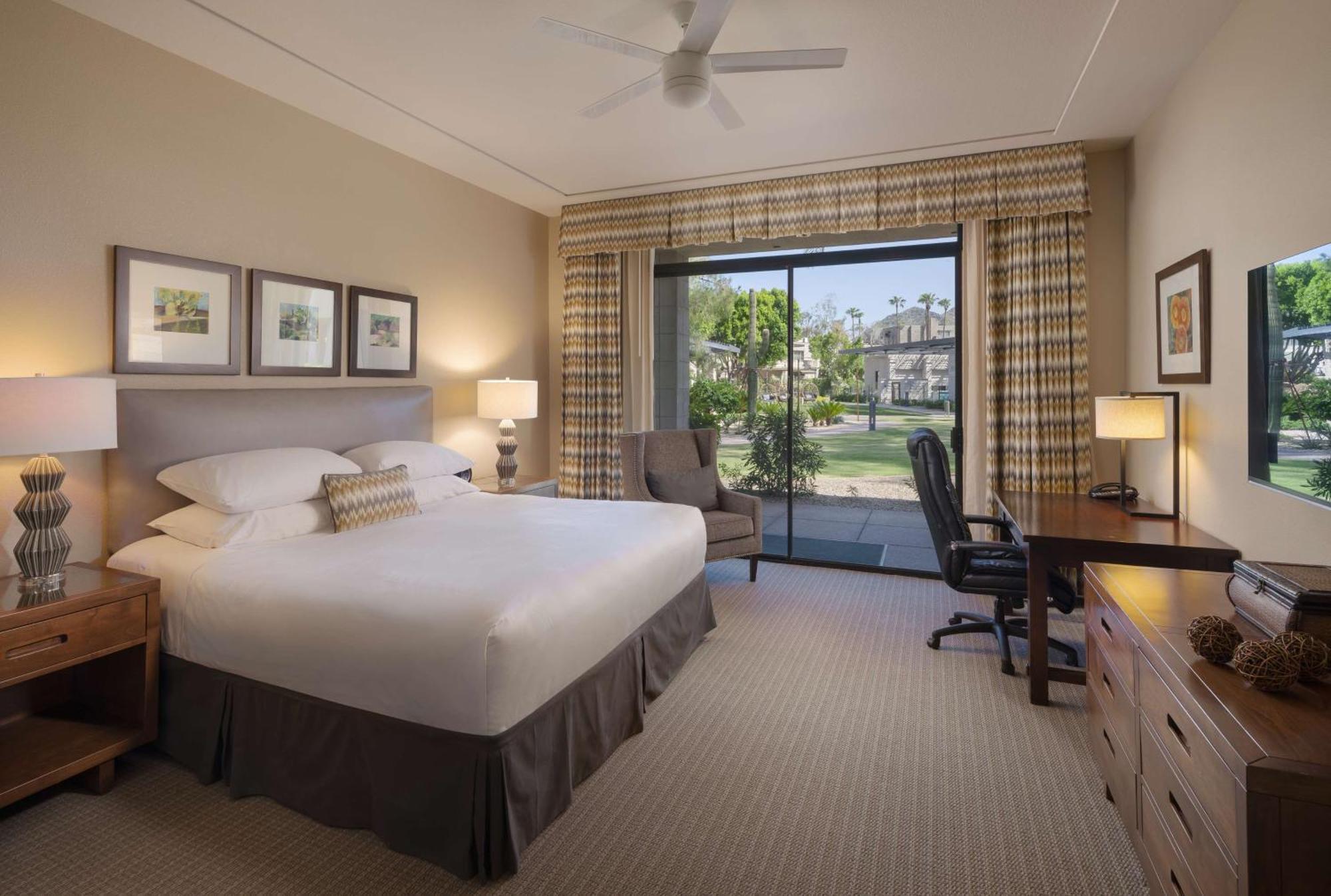 One-Bedroom Suite Full Kitchen